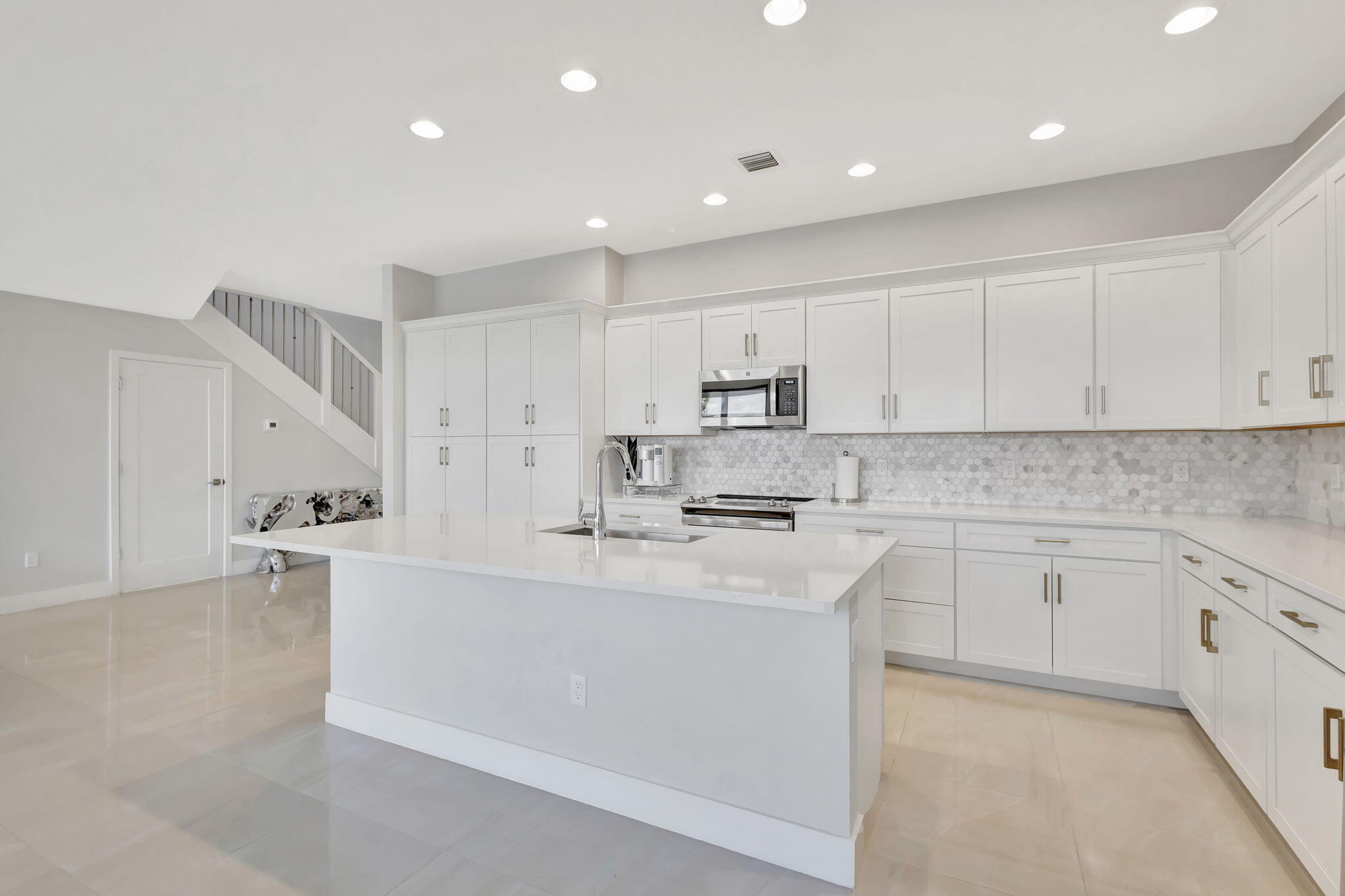 16608 Cove Road Property Photo 8