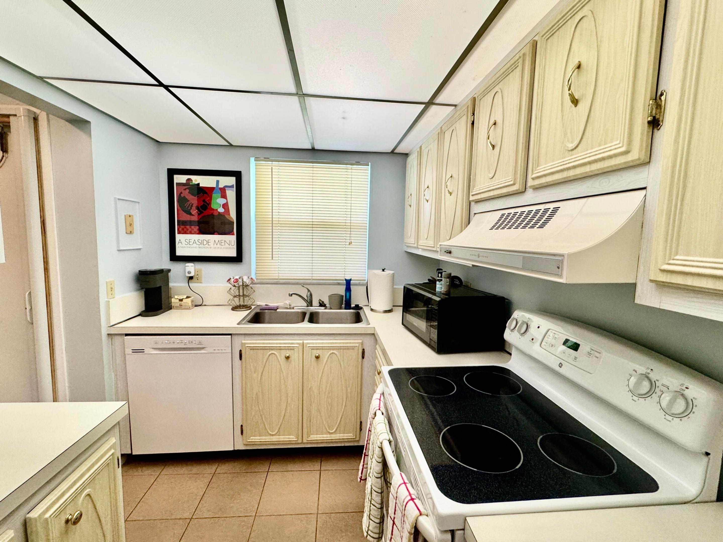 1100 Ponce De Leon Circle E306 Property Photo 5