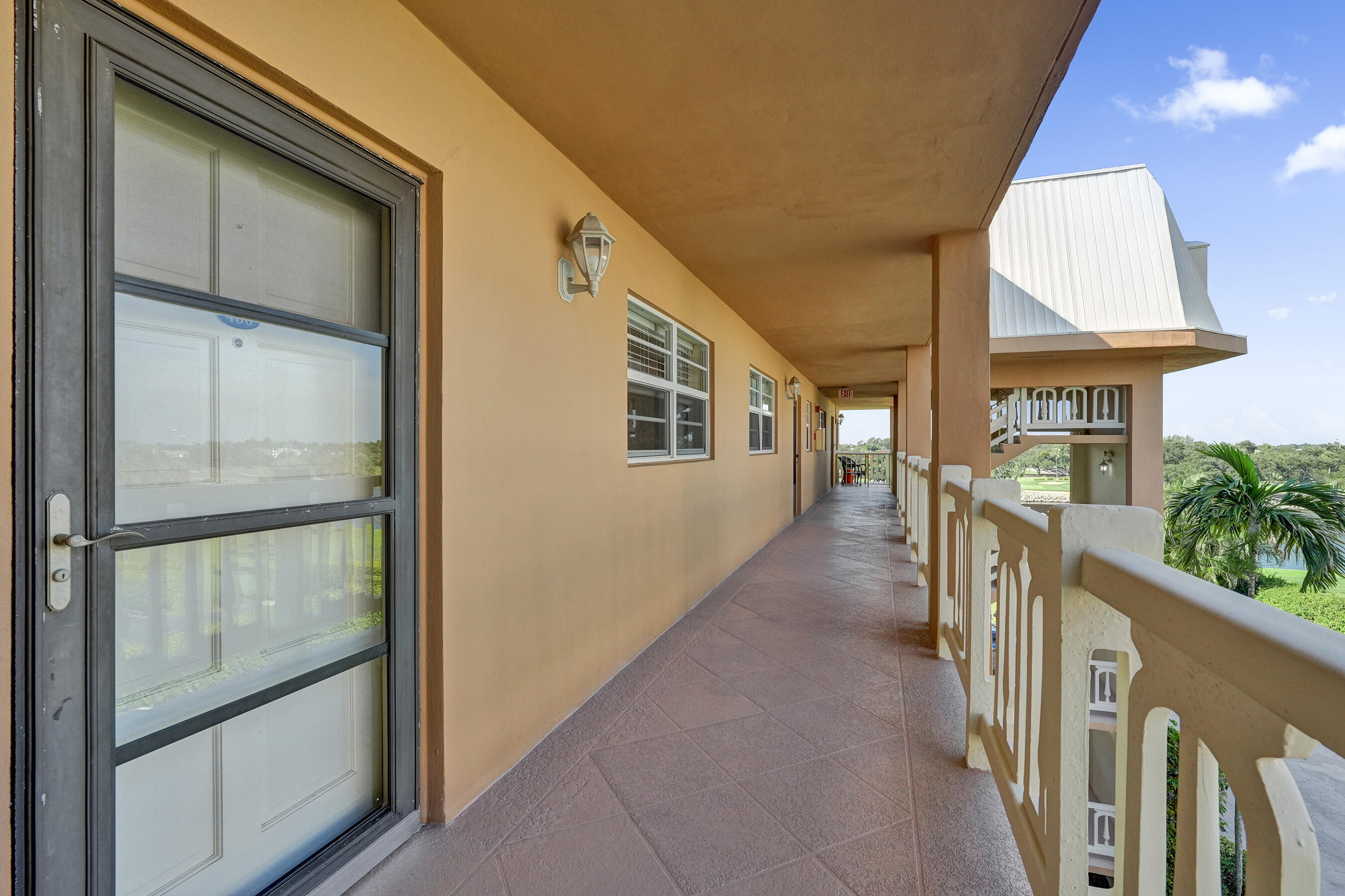 308 Golfview Road 406 Property Photo 4