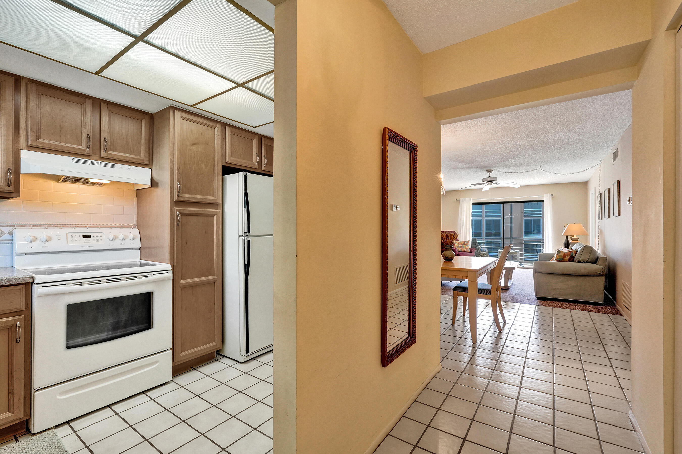 308 Golfview Road 406 Property Photo 6