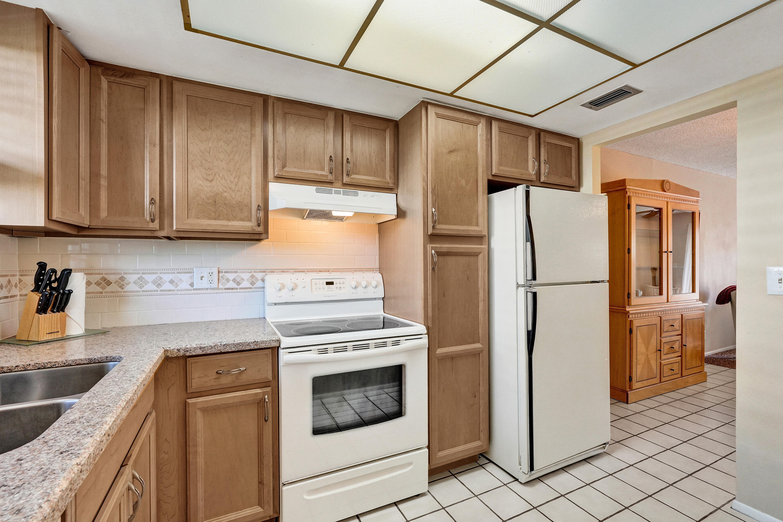 308 Golfview Road 406 Property Photo 11