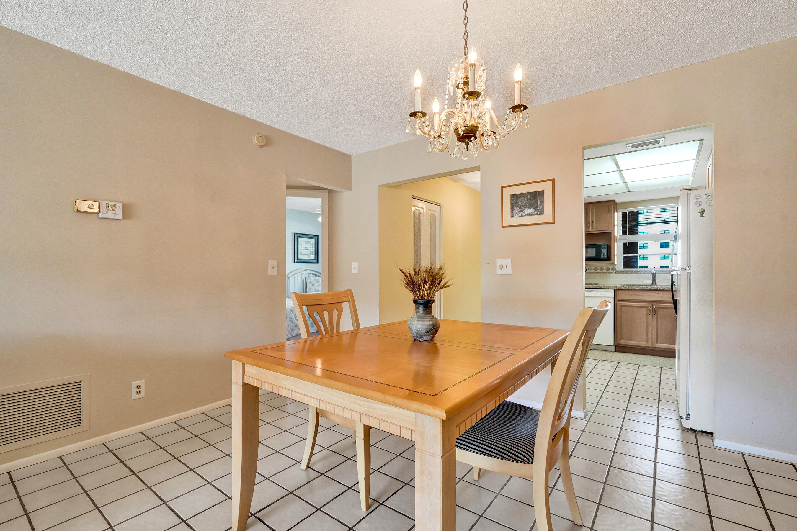 308 Golfview Road 406 Property Photo 12