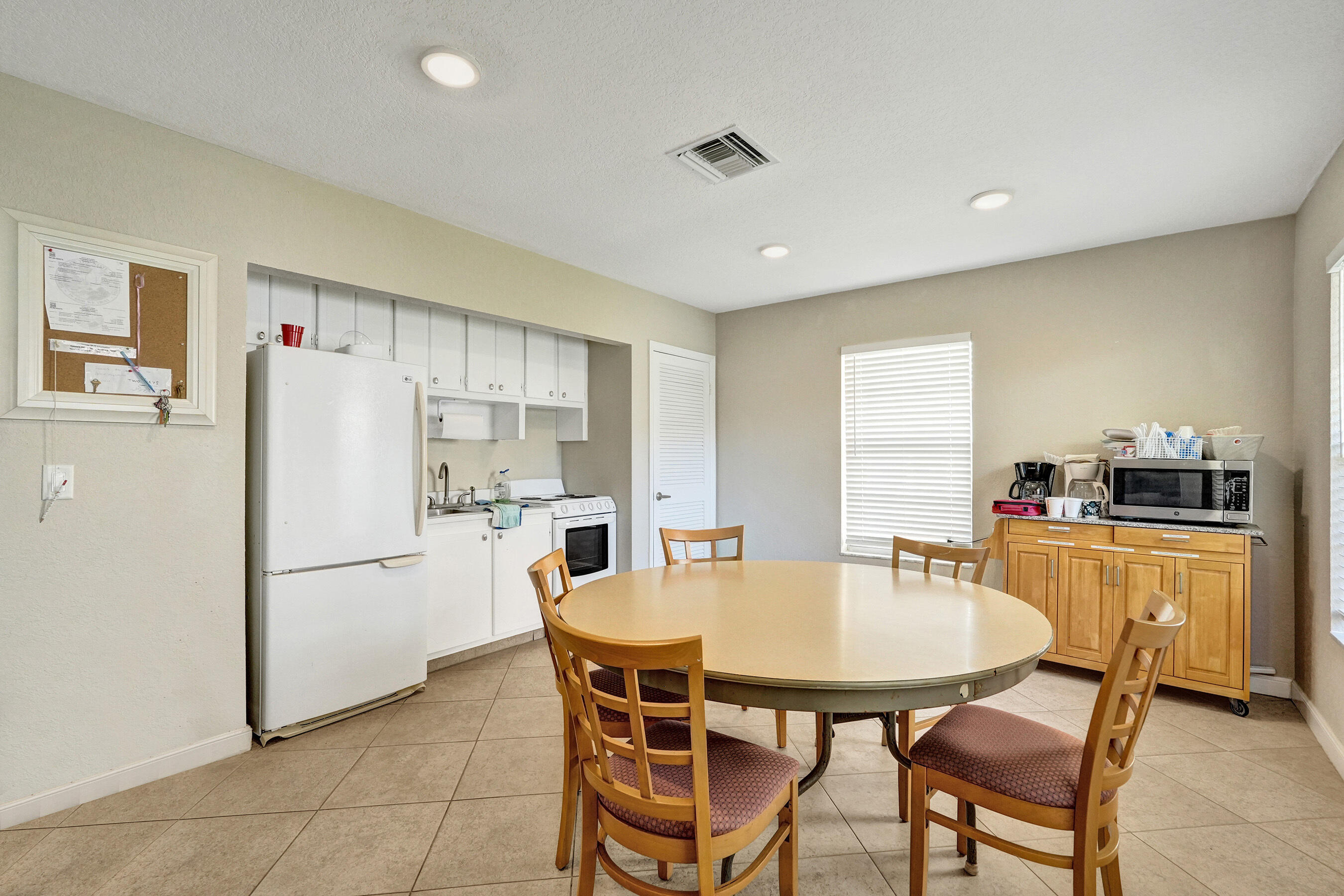 308 Golfview Road 406 Property Photo 33