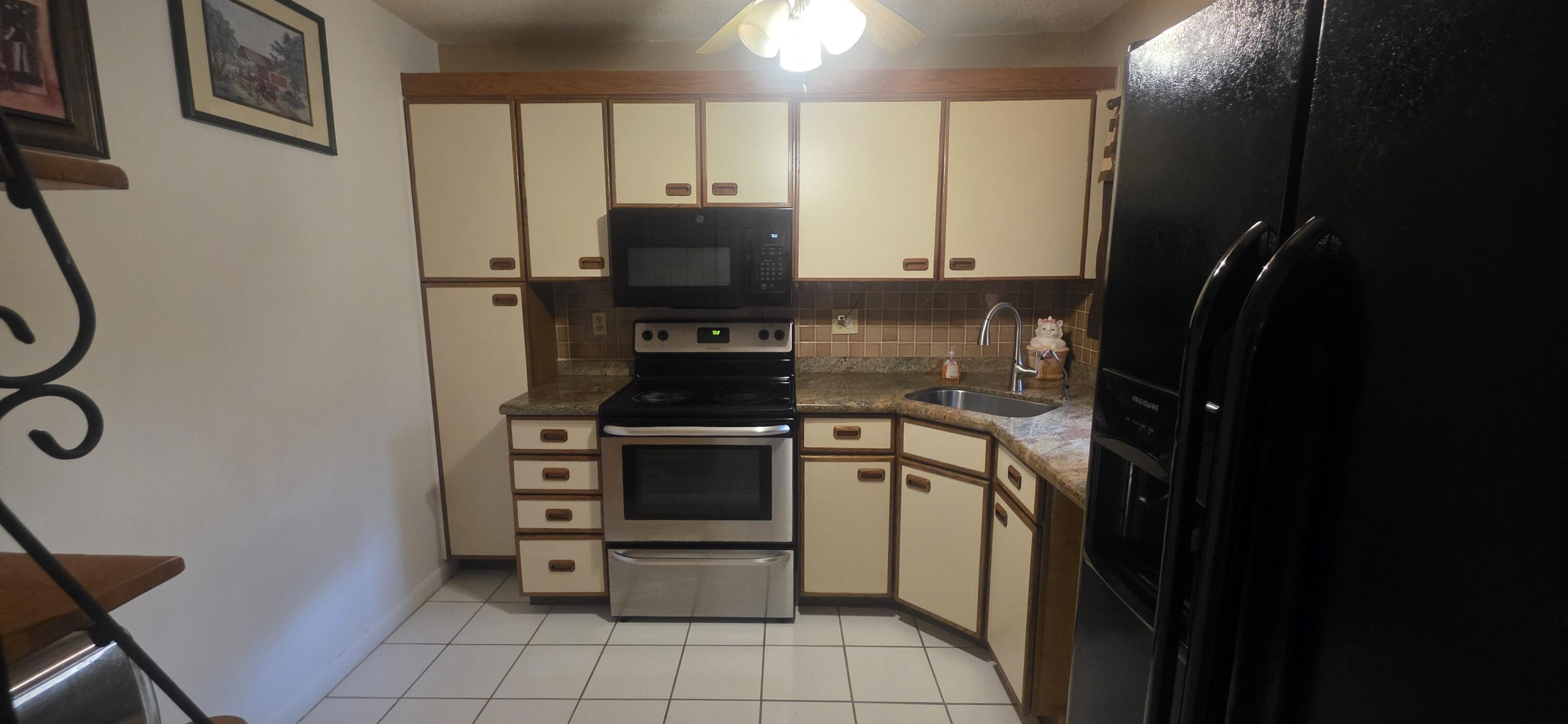 4766 Nw 22nd Street Property Photo 4