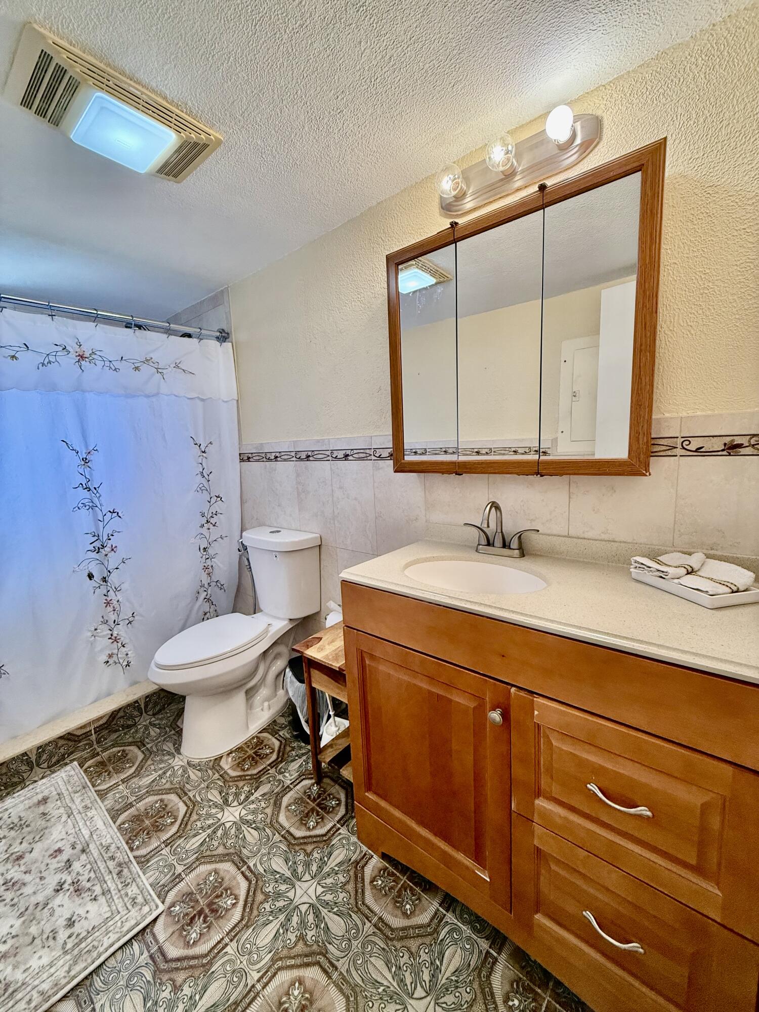 810 E 28th Street Property Photo 8
