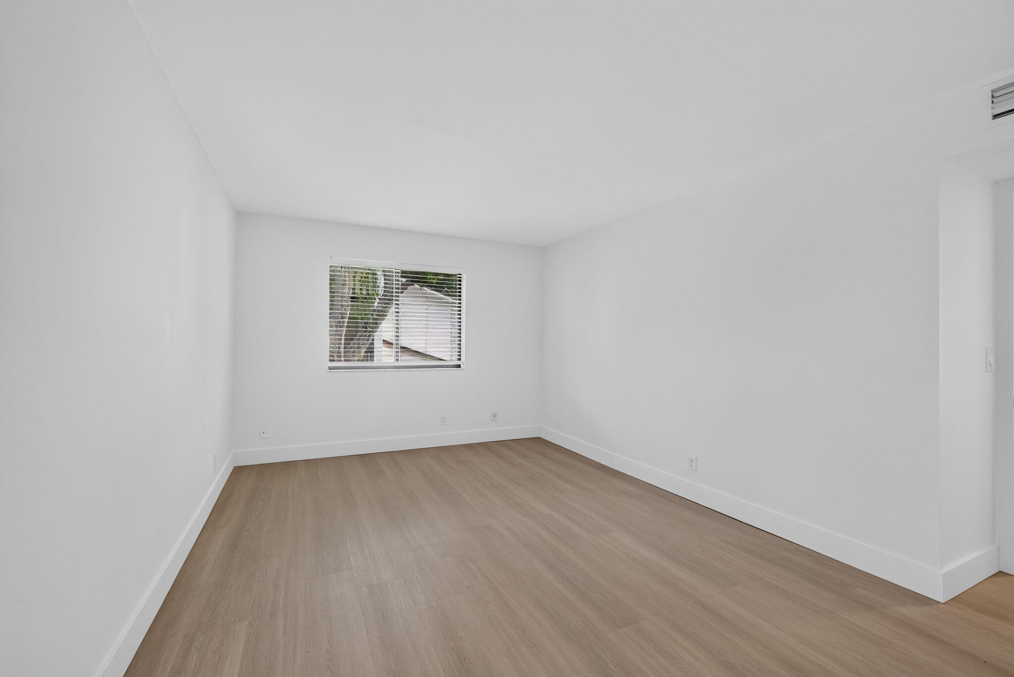 3404 Gardens E Drive 21b Property Photo 14