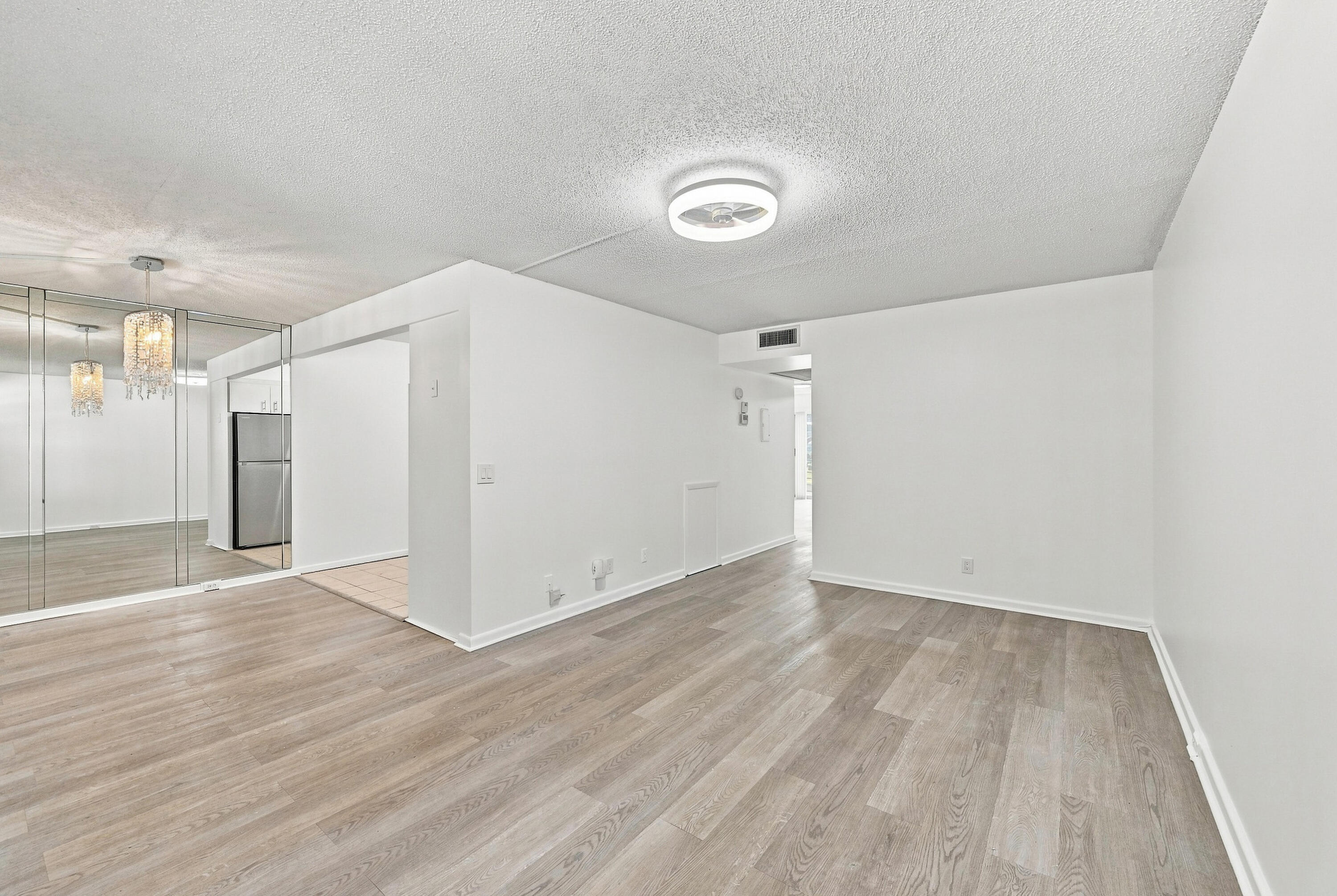 2035 Newcastle B Property Photo 6