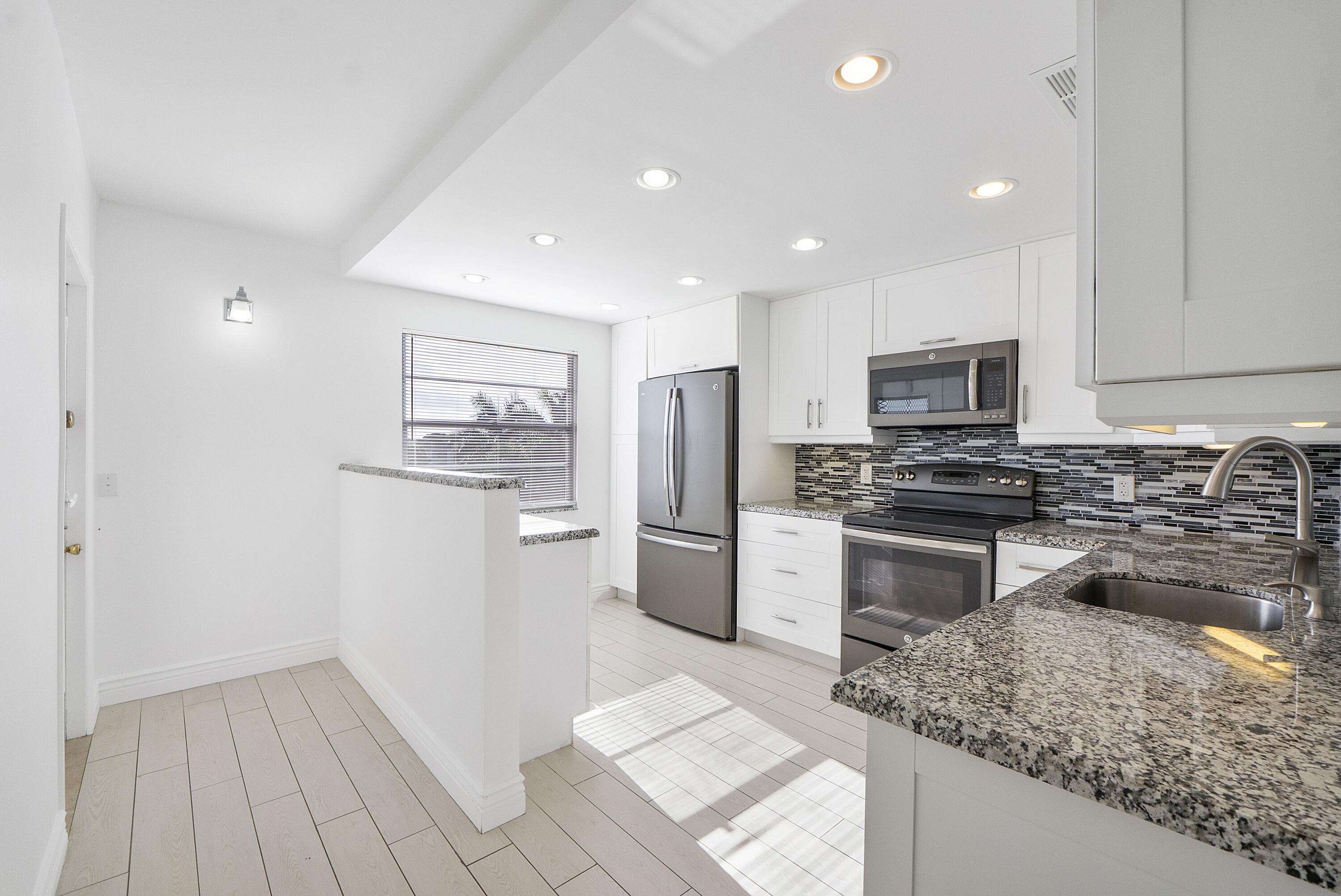 4072 Guildford D Property Photo 1