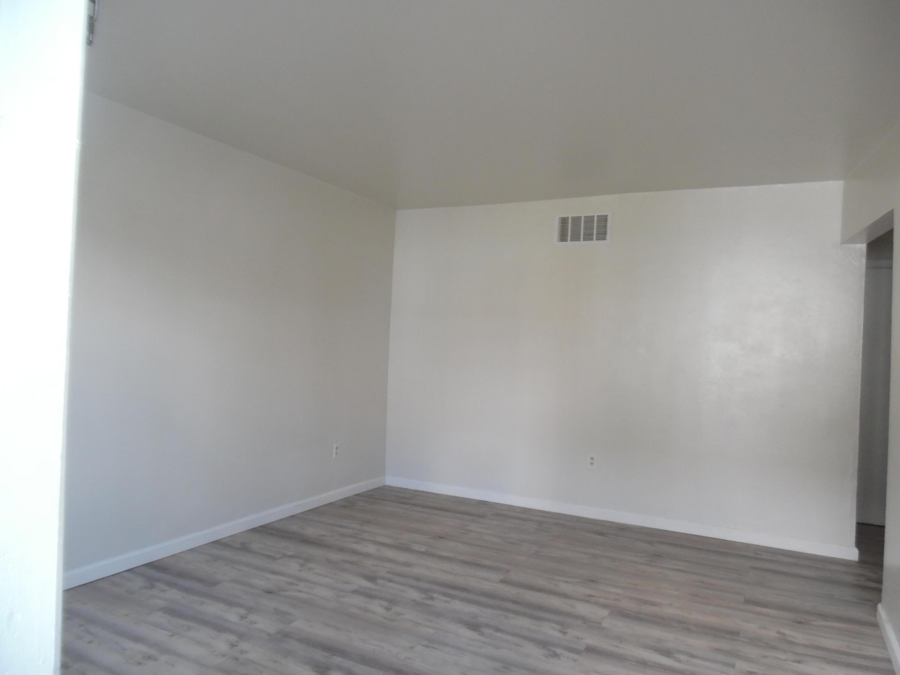 B26070484 Property Photo 3