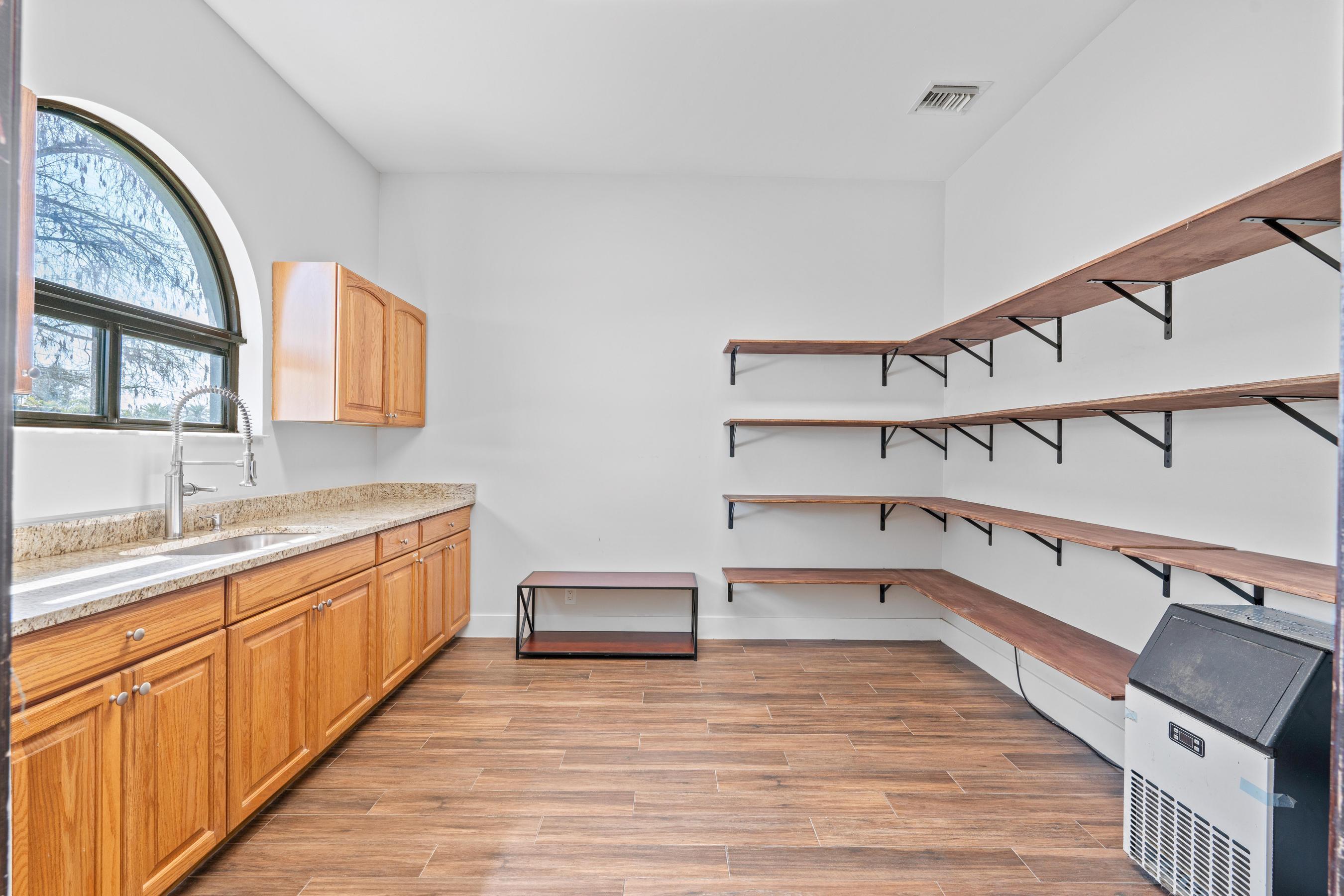 5656 South Shore Boulevard Property Photo 15