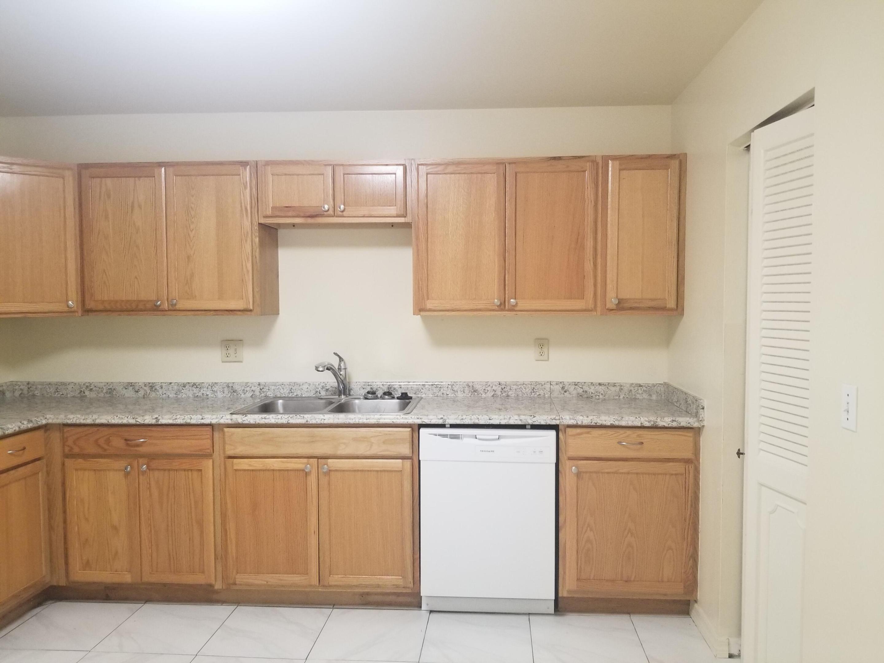 1313 Peppertree Trail D Property Photo 6