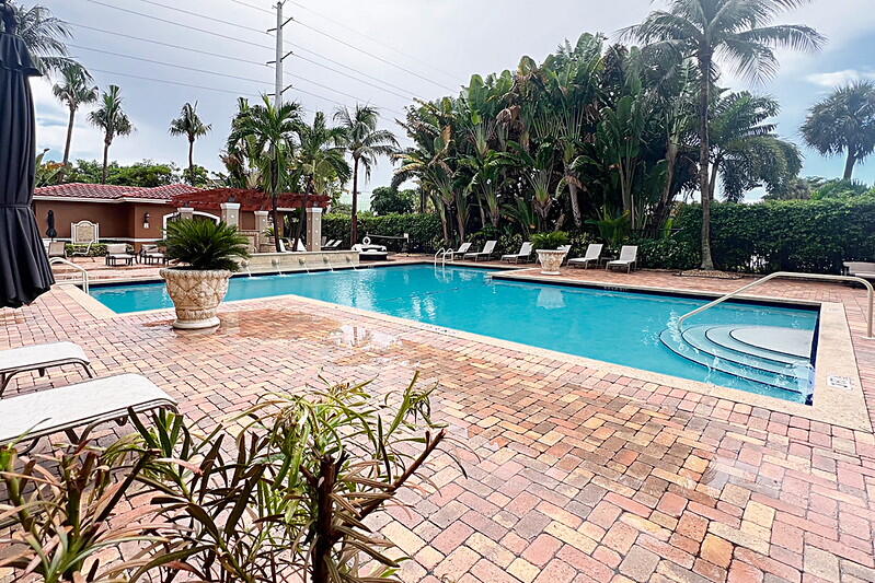 616 Clearwater Park Road 513 Property Photo 5
