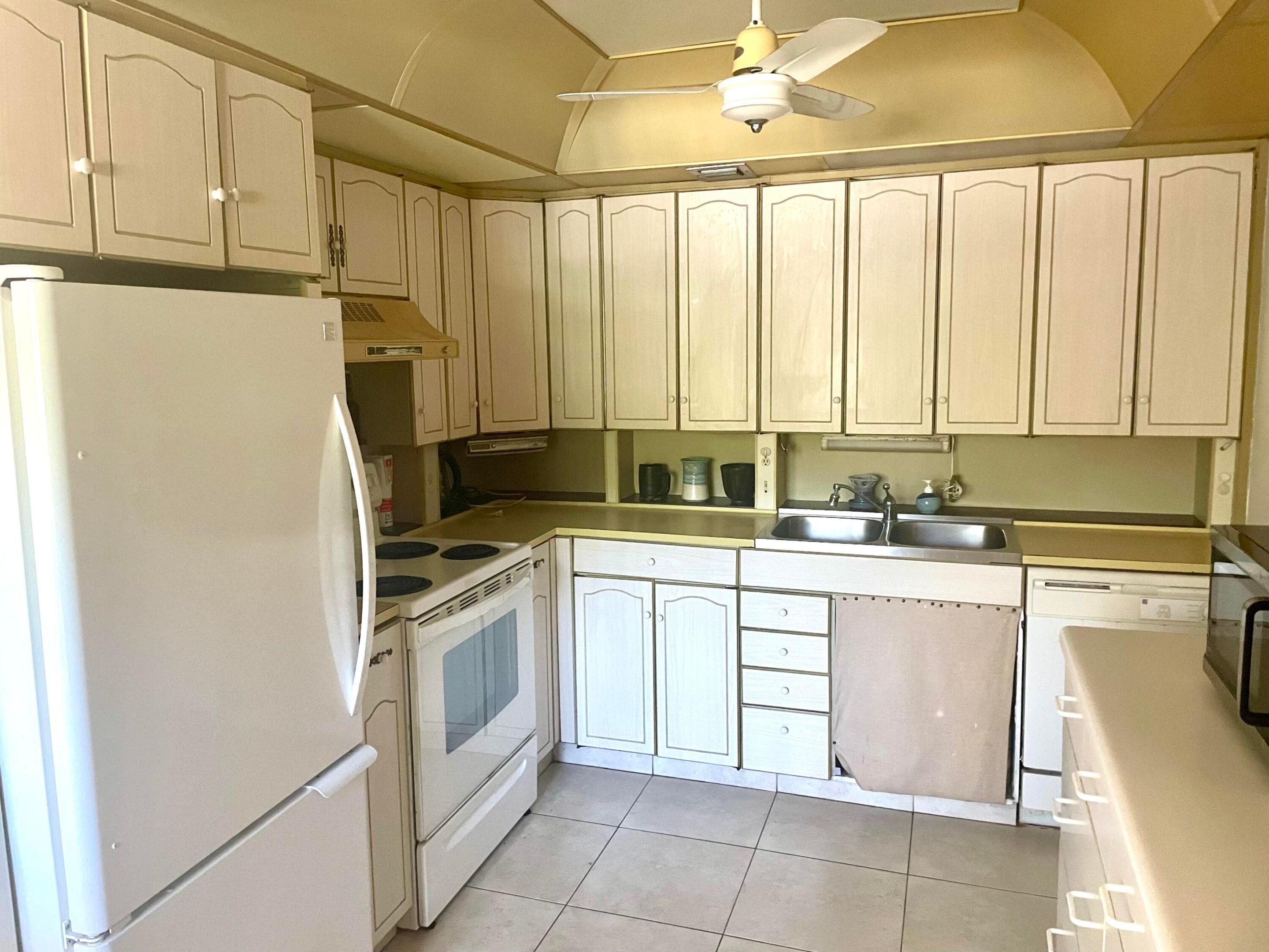 159 Keswick C Property Photo 9
