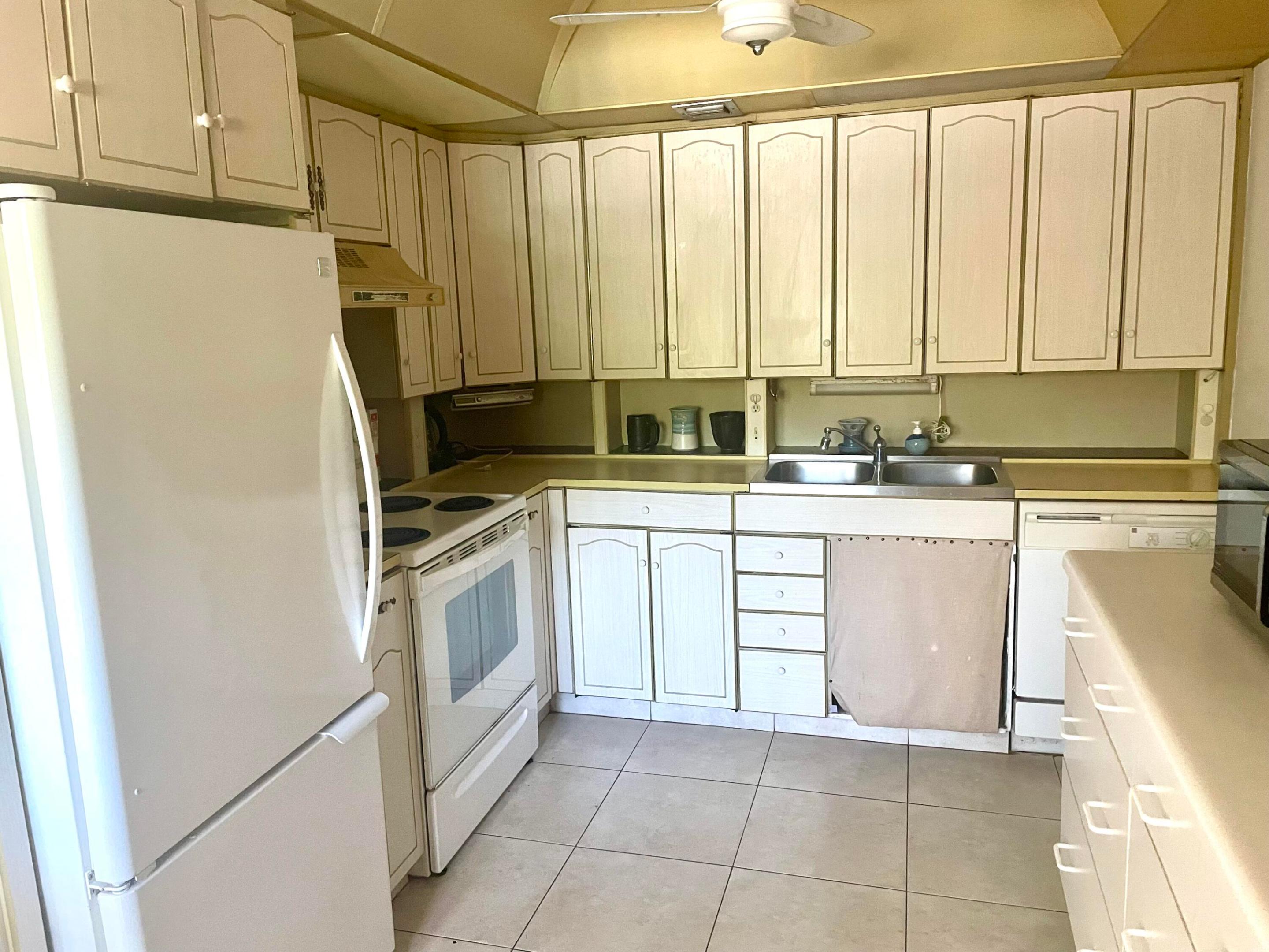 159 Keswick C Property Photo 10