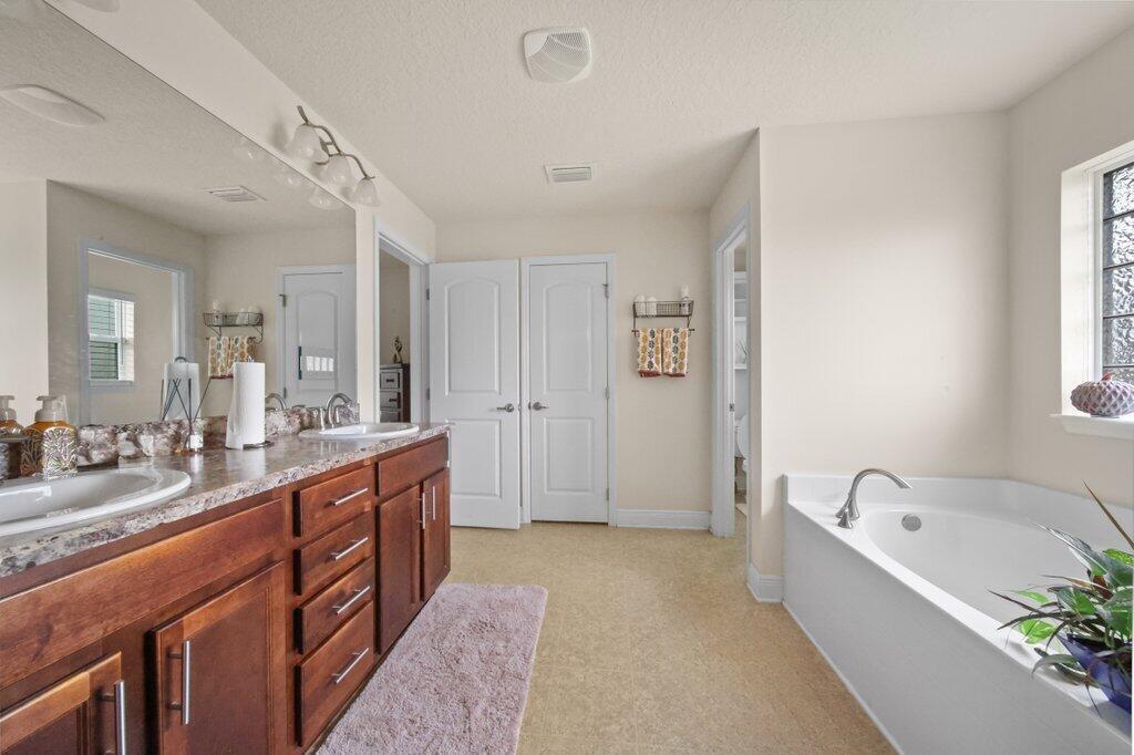 1680 Sw Burlington Street Property Photo 16