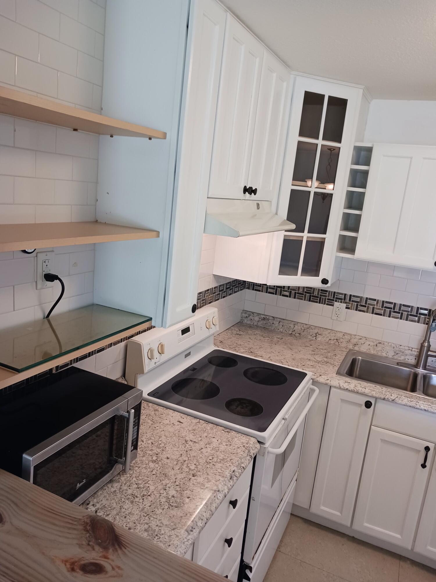 163 Lyndhurst L 163 Property Photo 4