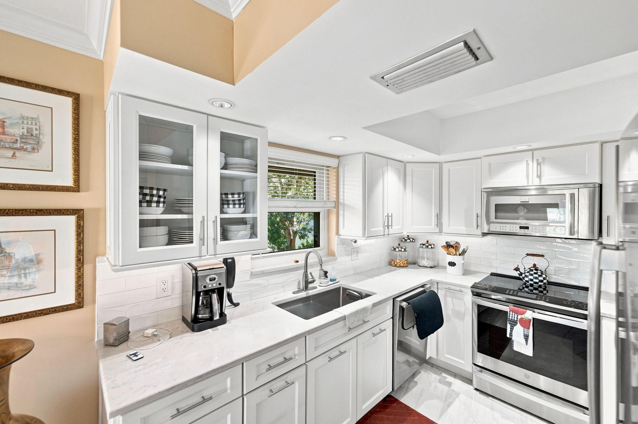 330 Sw South River Drive 207 Property Photo 1