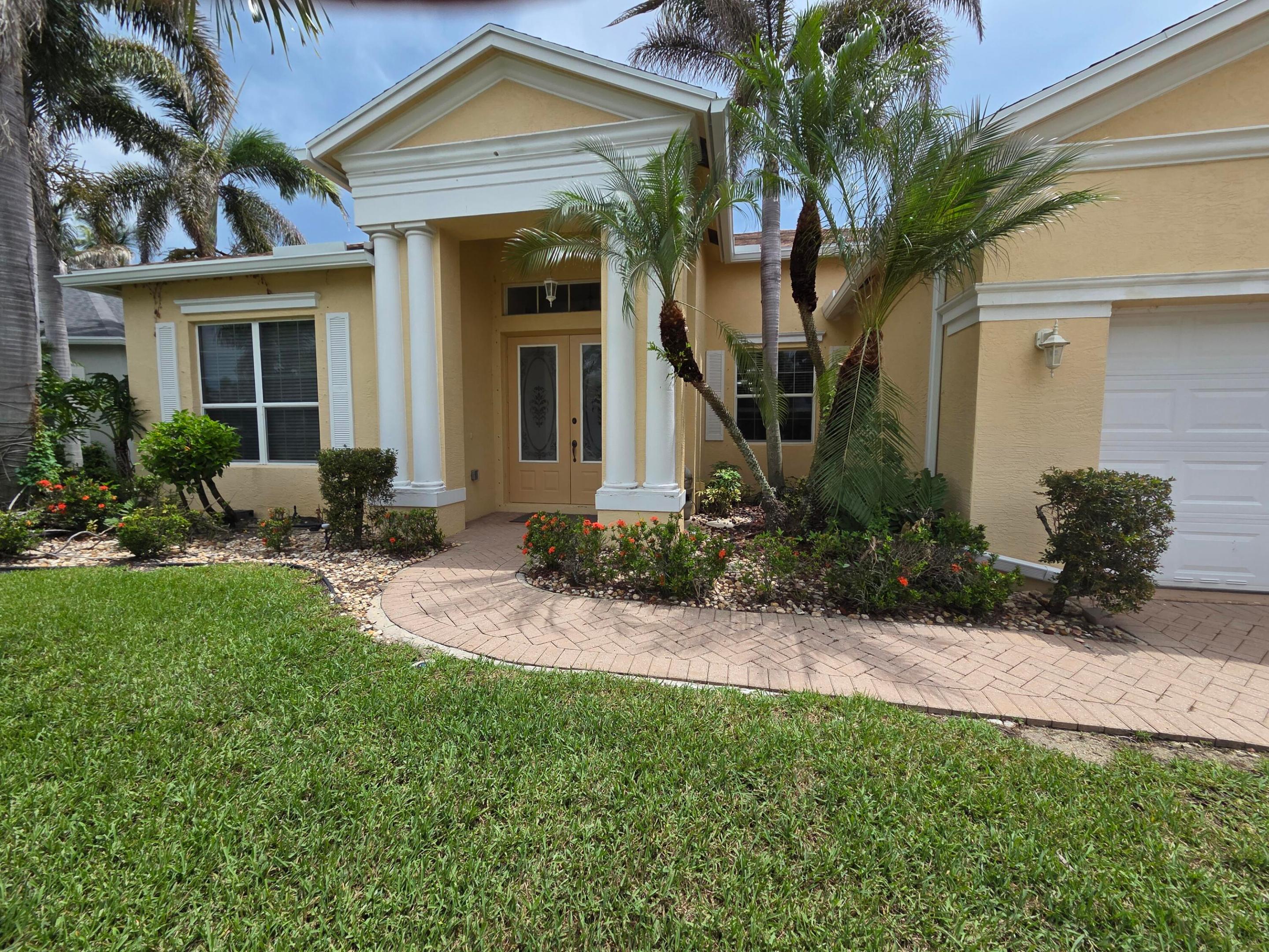 521 Sw Lake Manatee Way Property Photo 1