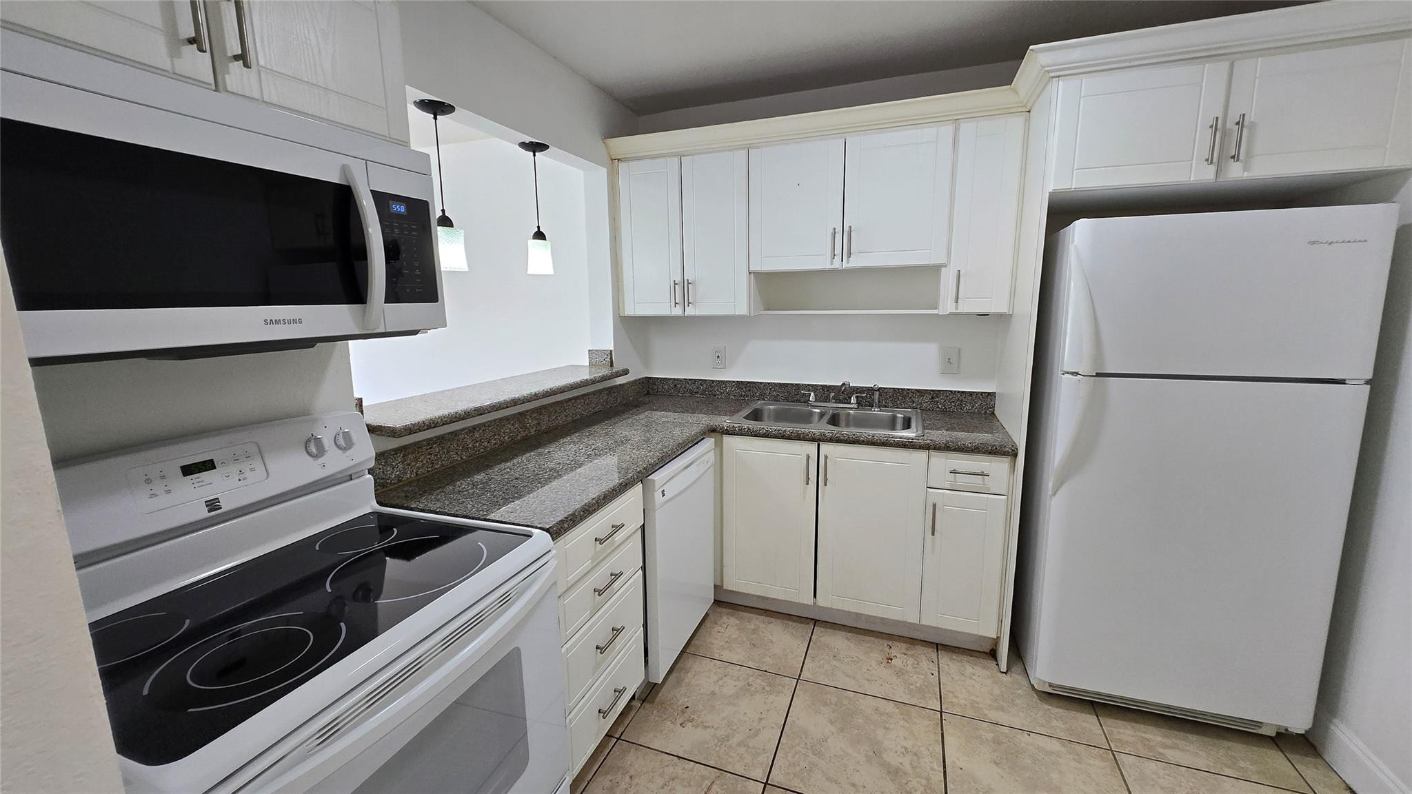 15205 NE 6TH Avenue D206 Property Photo 1