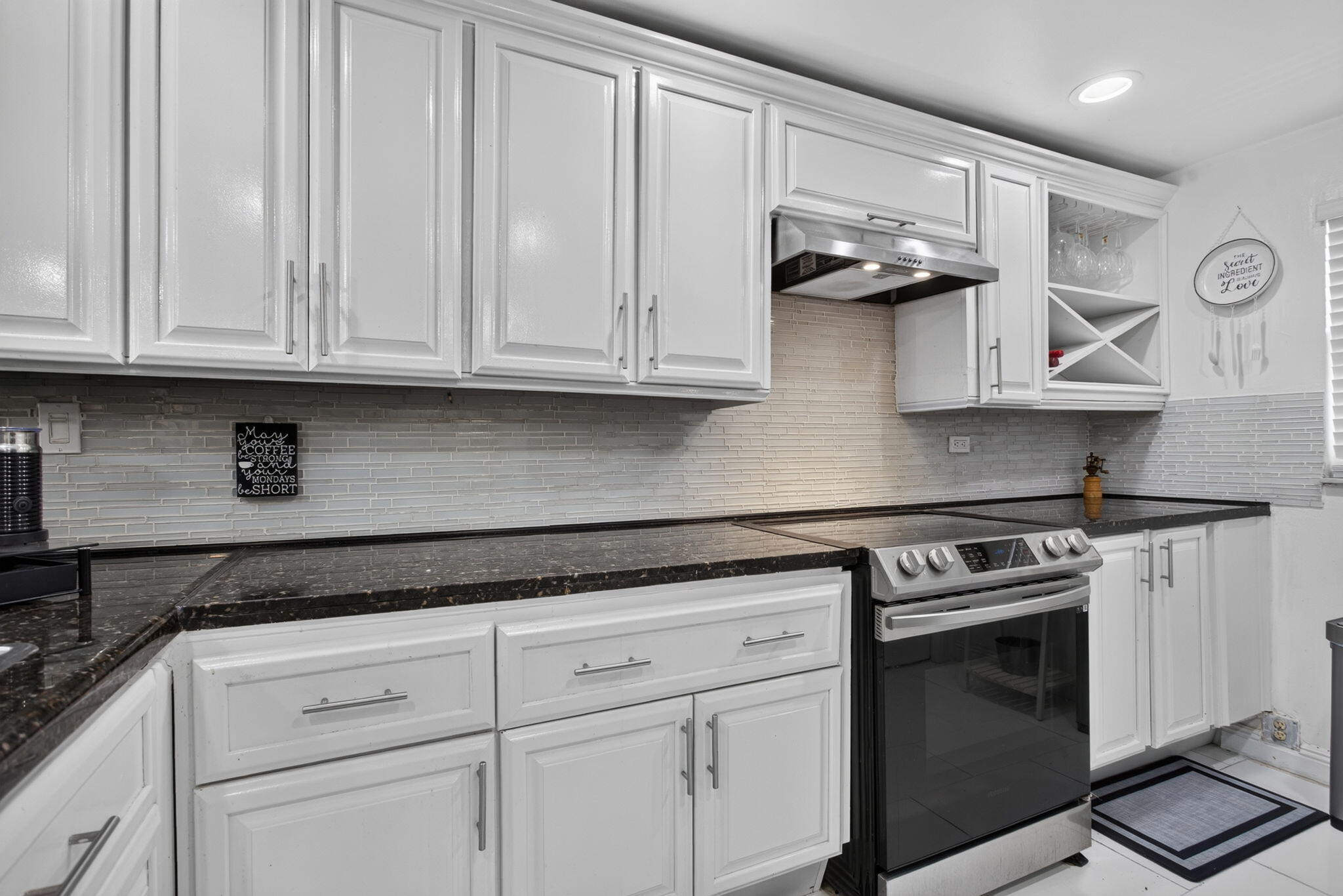 9201 Sunrise Lakes Boulevard 202 Property Photo 6