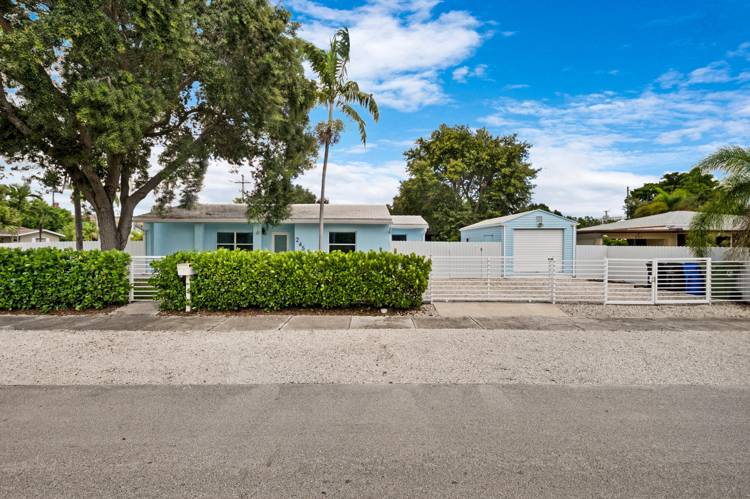 245 Sw 20th Street Property Photo 1