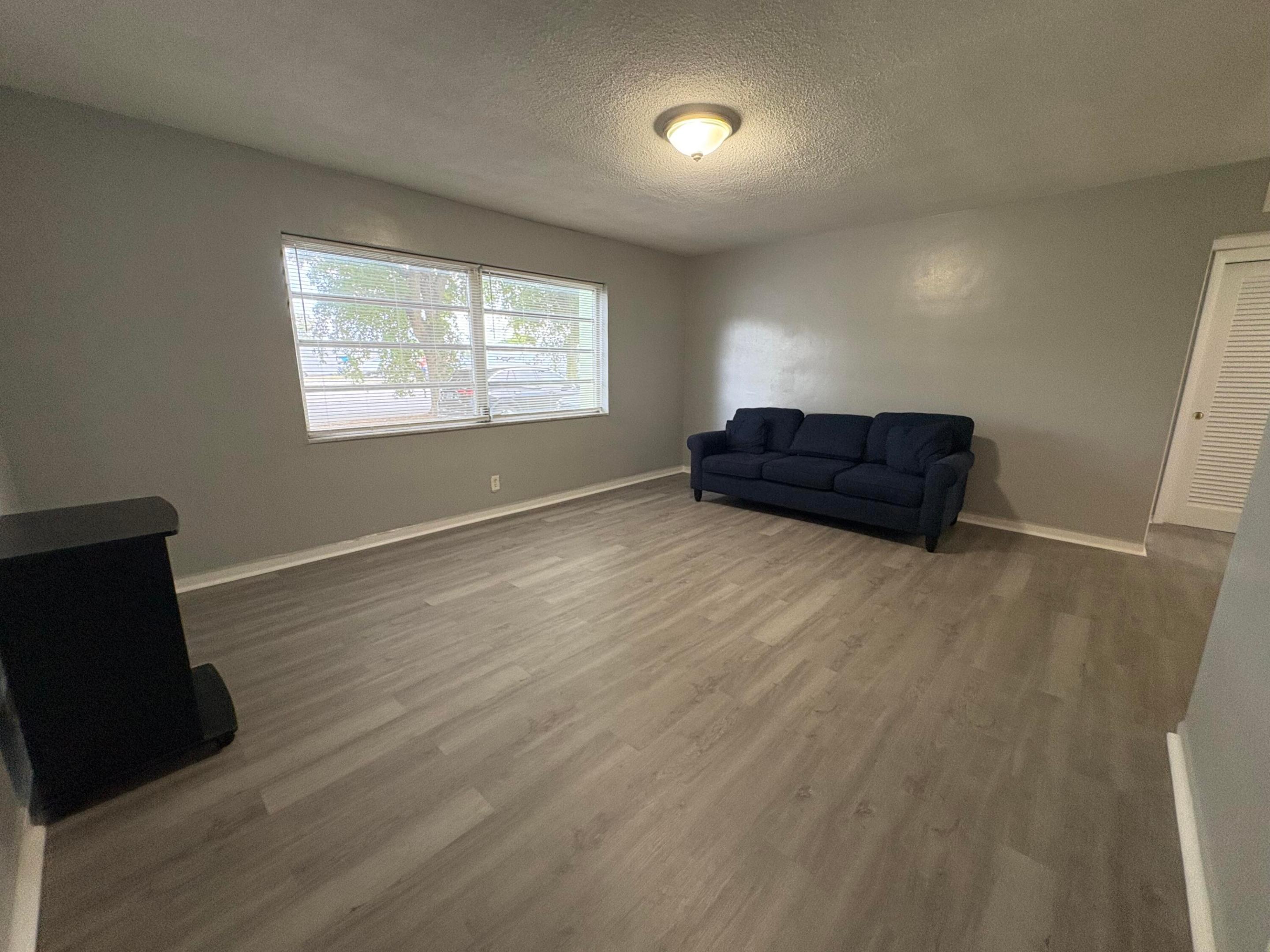 2031 DEWEY Street 101
