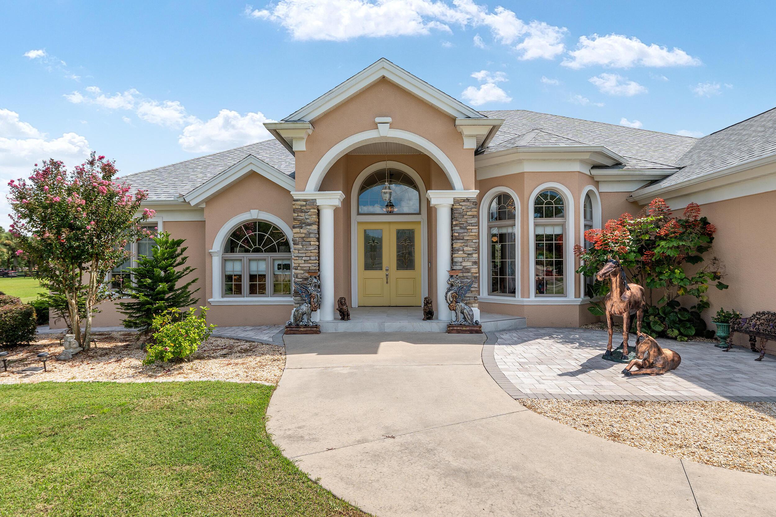6575 S Magnolia Avenue Property Photo 10