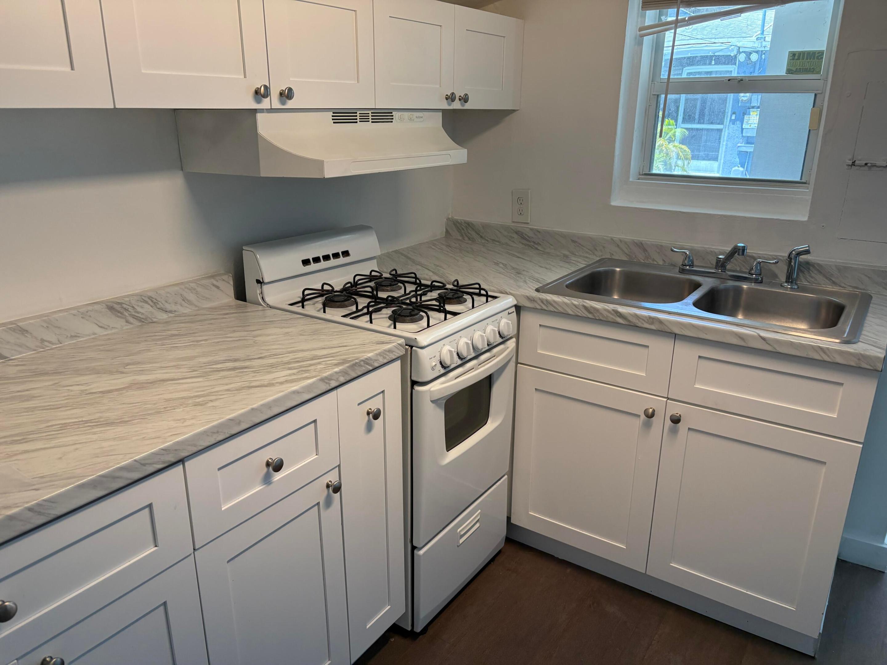 1912 Arthur Street C Property Photo 5