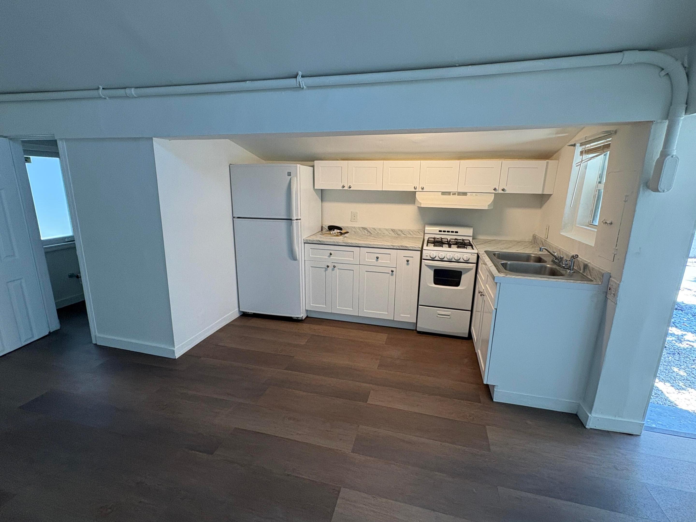 1912 Arthur Street C Property Photo 6