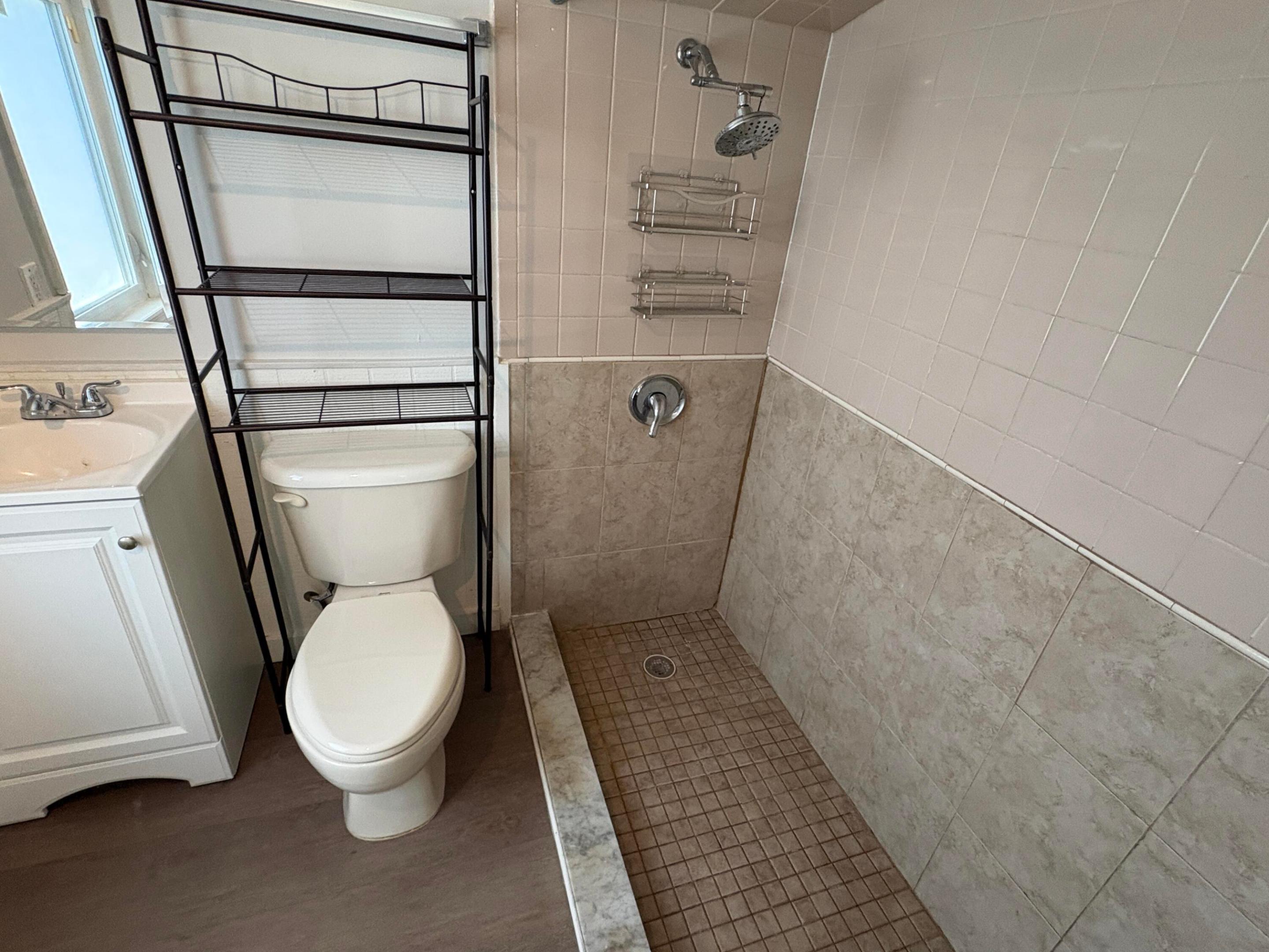 1912 Arthur Street C Property Photo 8