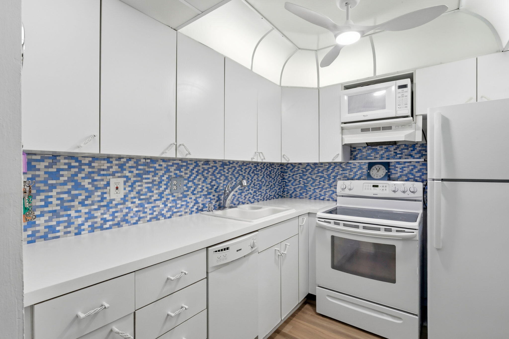 640 Snug Harbor Drive F4 Property Photo 16