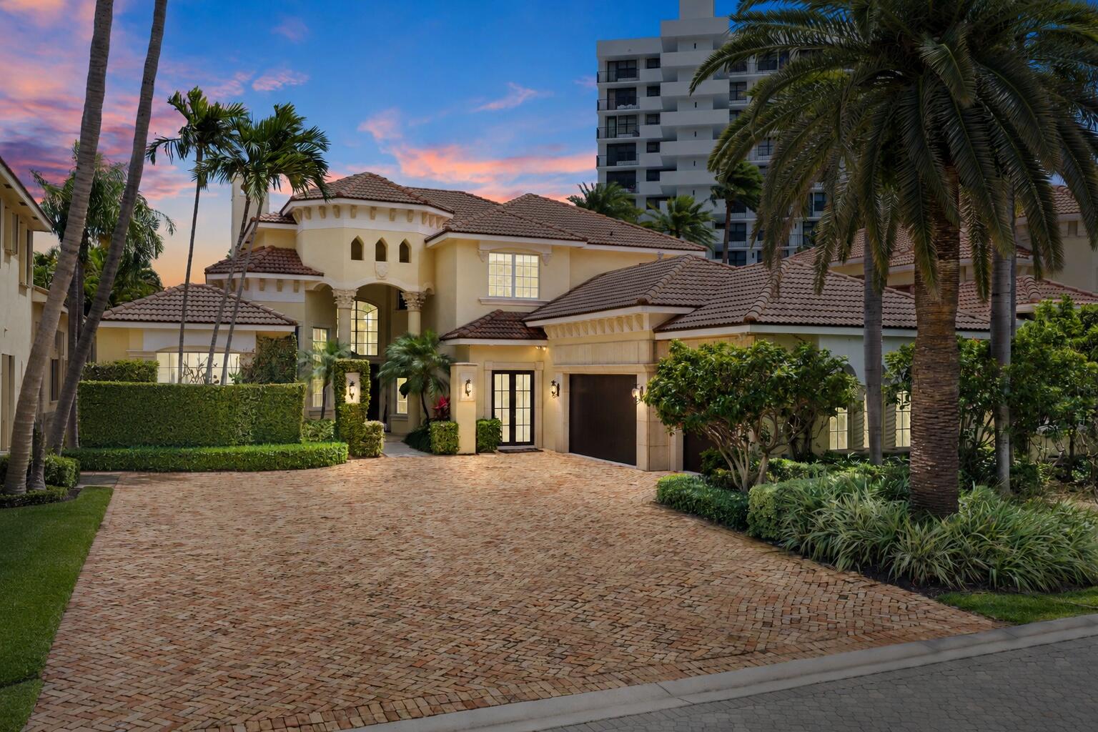 1019 Grand Court