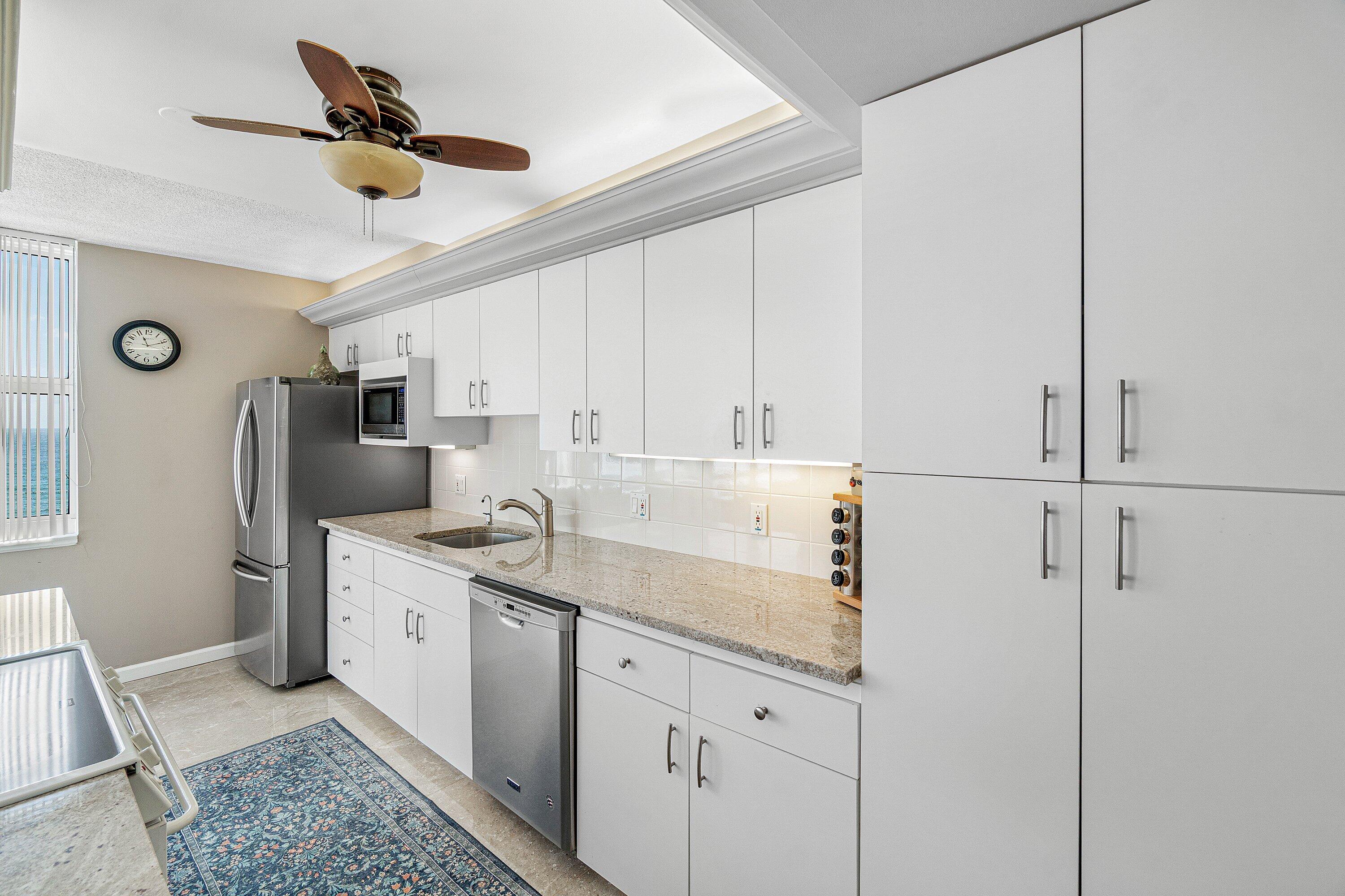 2000 S Ocean Boulevard 8-d Property Photo 6