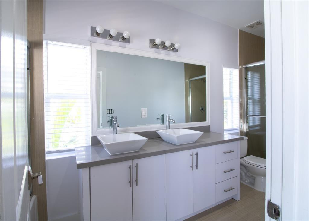 B26070927 Property Photo 12