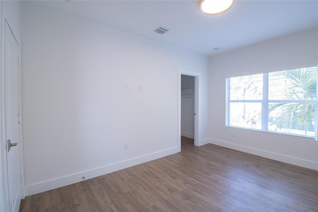B26070927 Property Photo 18
