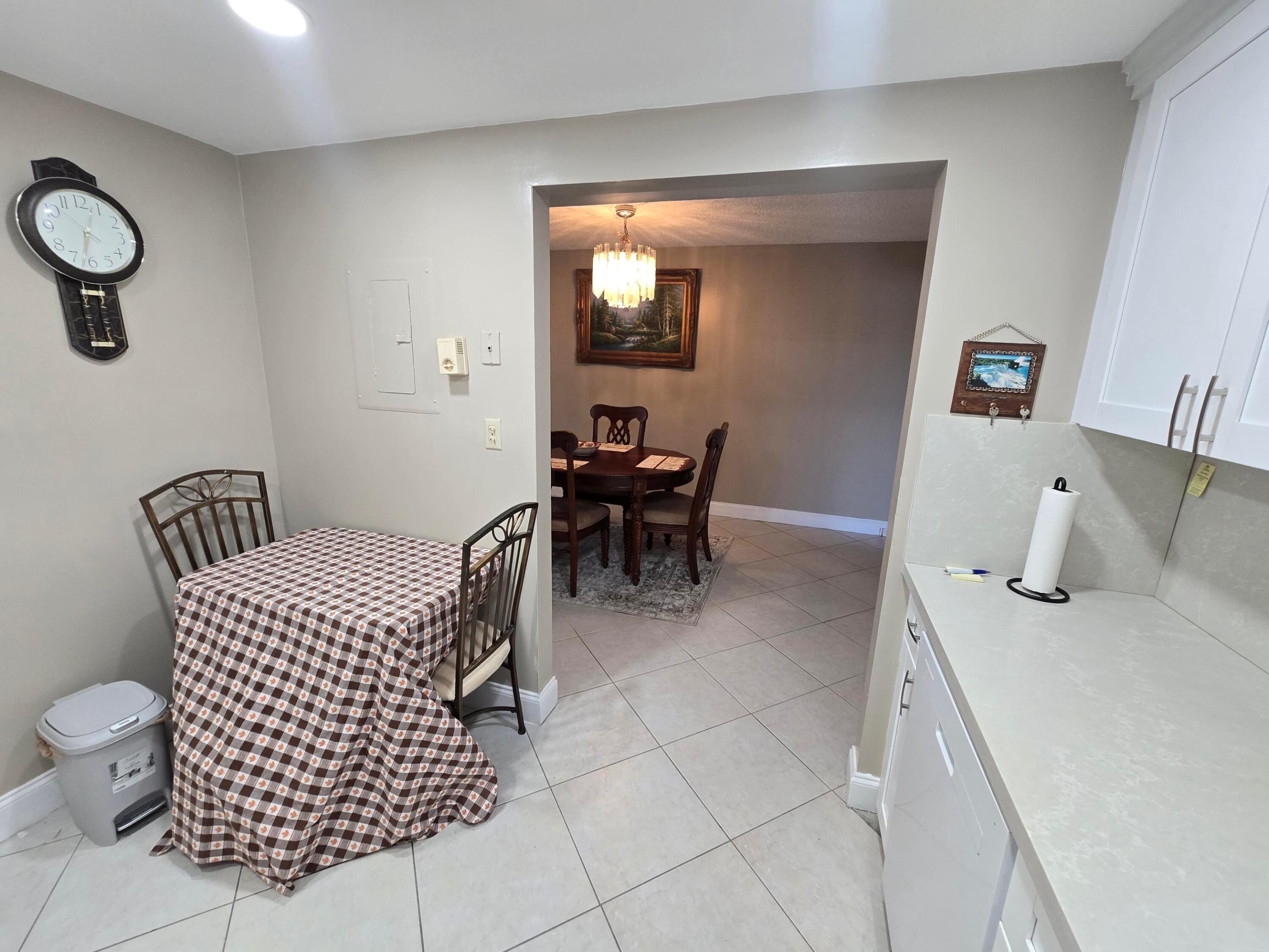 1902 Bermuda Circle E4 Property Photo 13