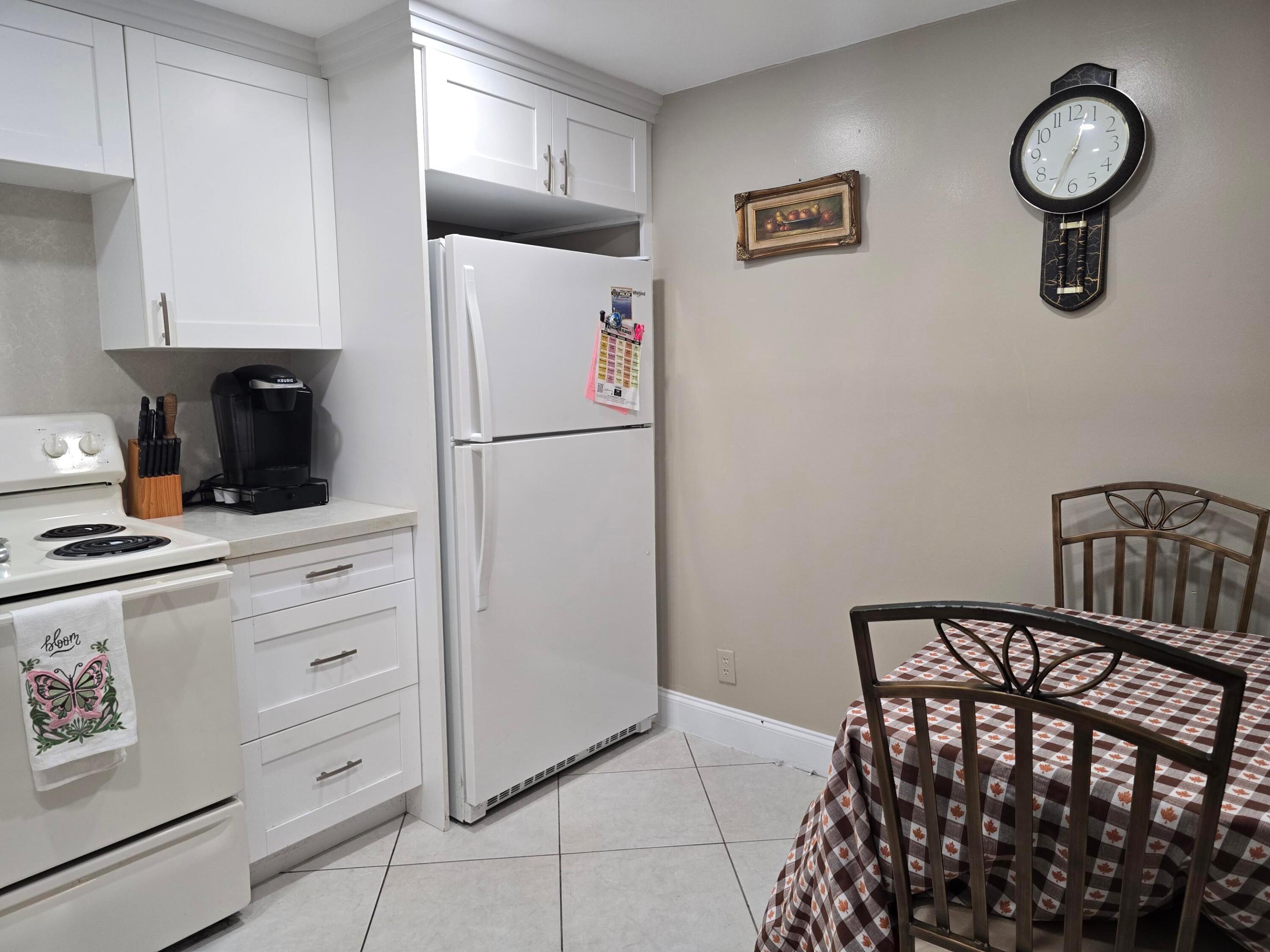 1902 Bermuda Circle E4 Property Photo 14