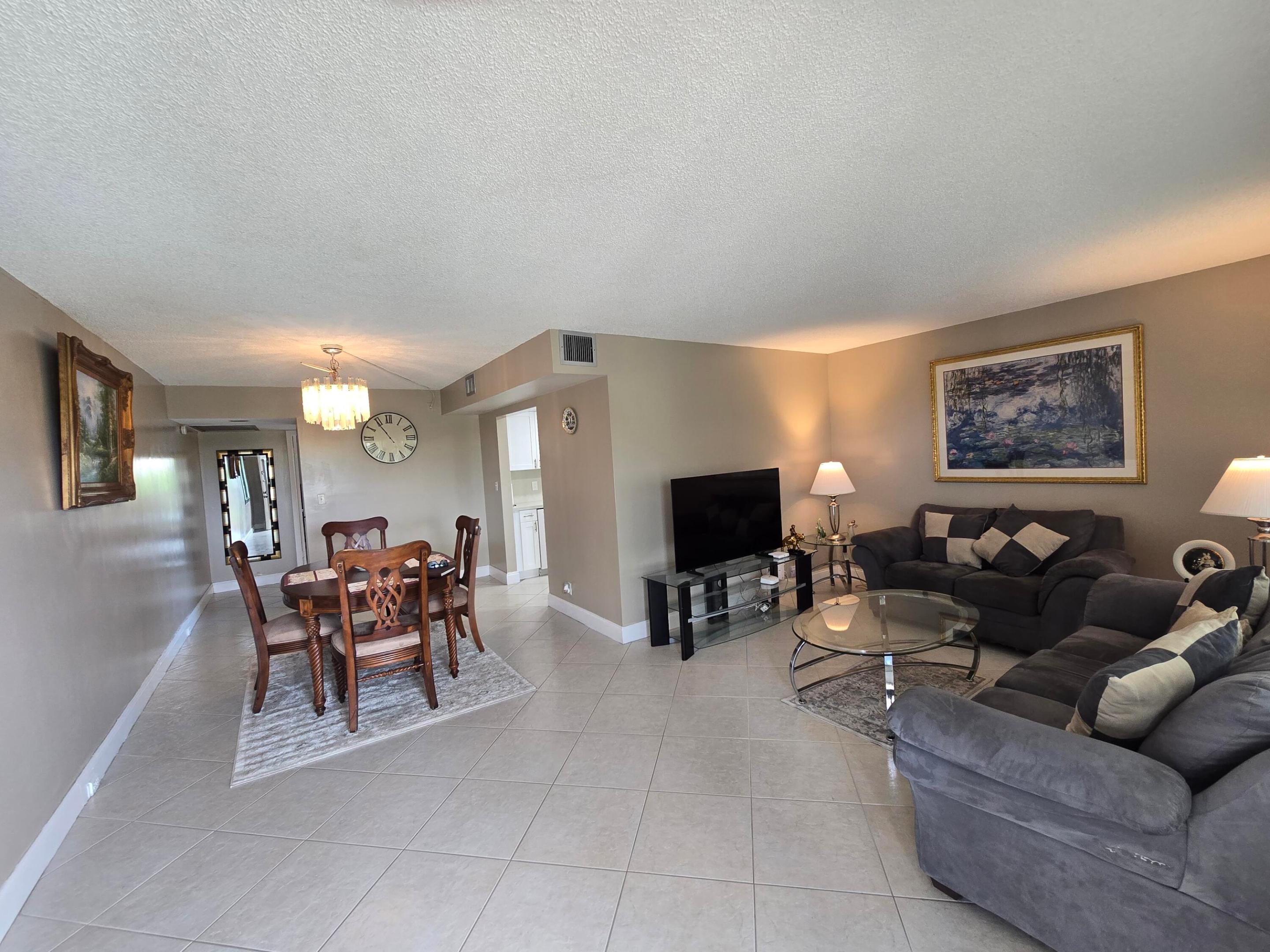 1902 Bermuda Circle E4 Property Photo 15