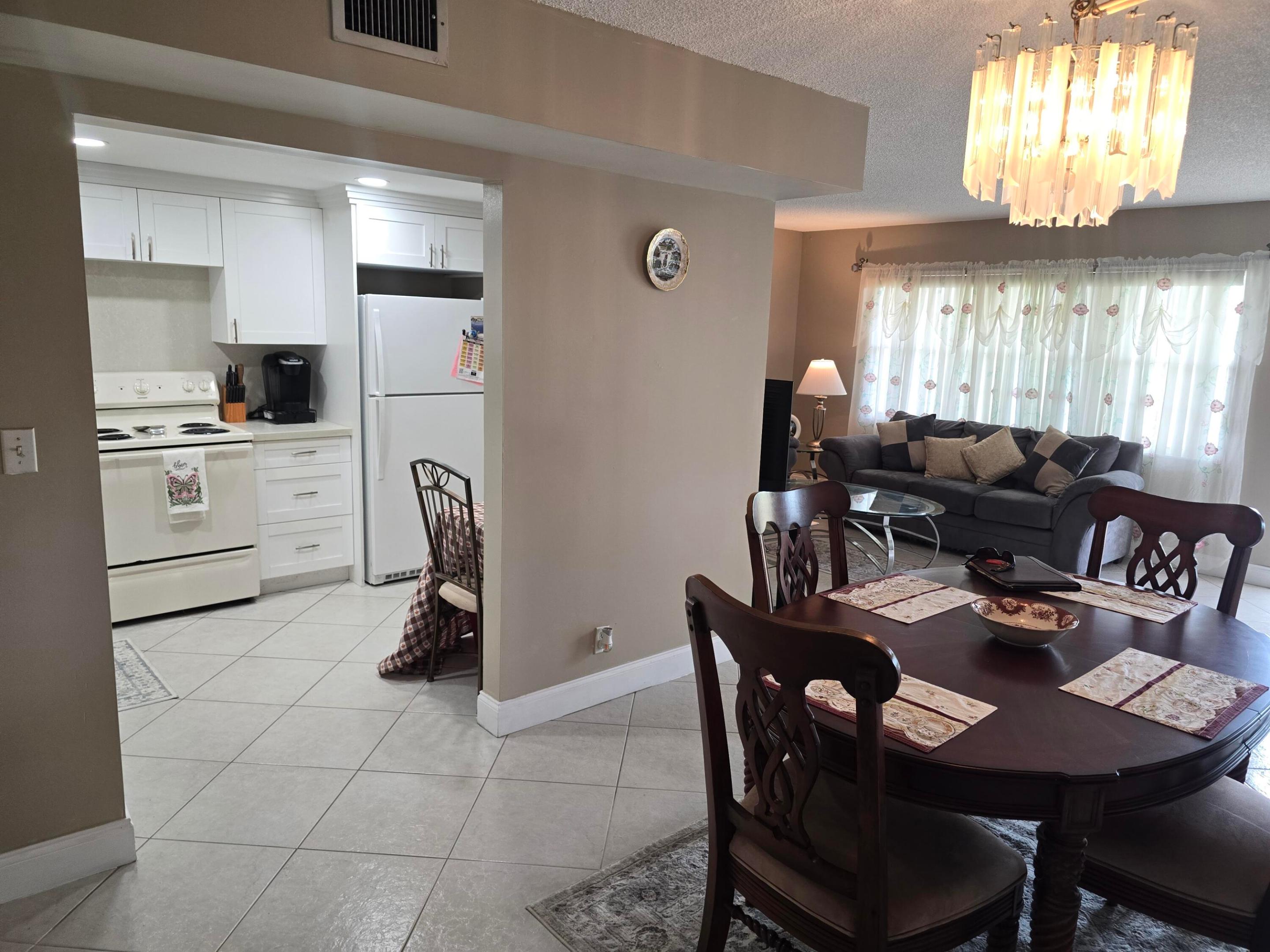 1902 Bermuda Circle E4 Property Photo 16