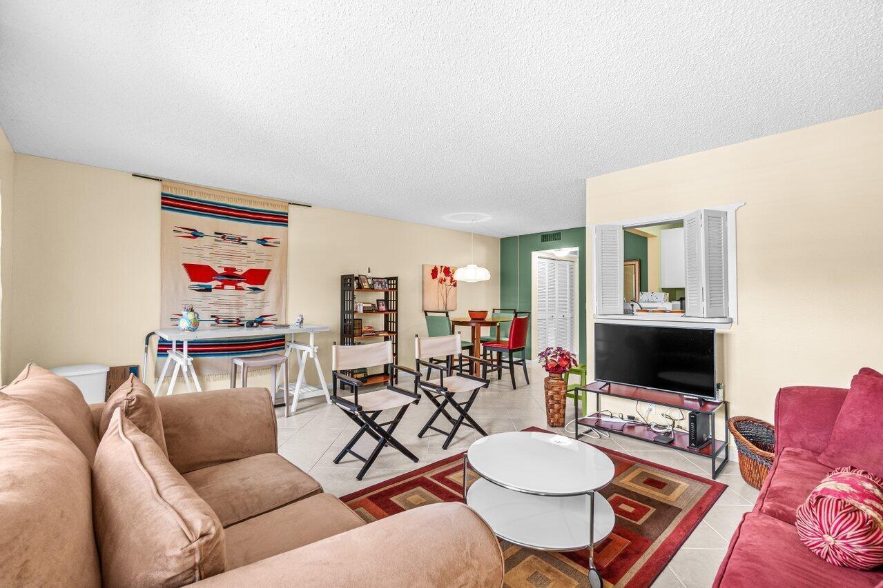 68 Suffolk B 680 Property Photo 8