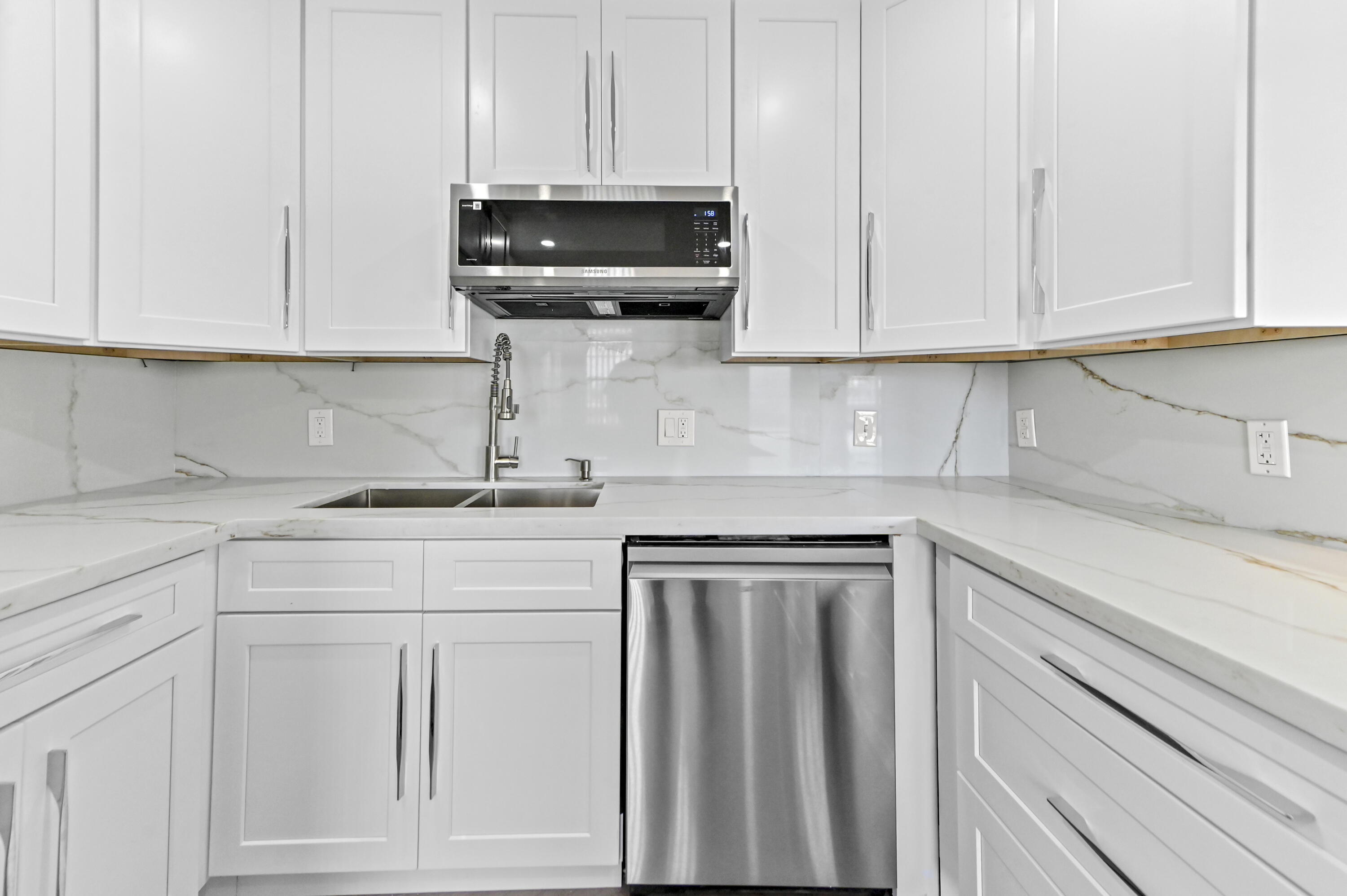 4055 Wolverton C Property Photo 12