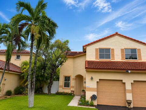 18431 Nw 18th Street Property Photo 3