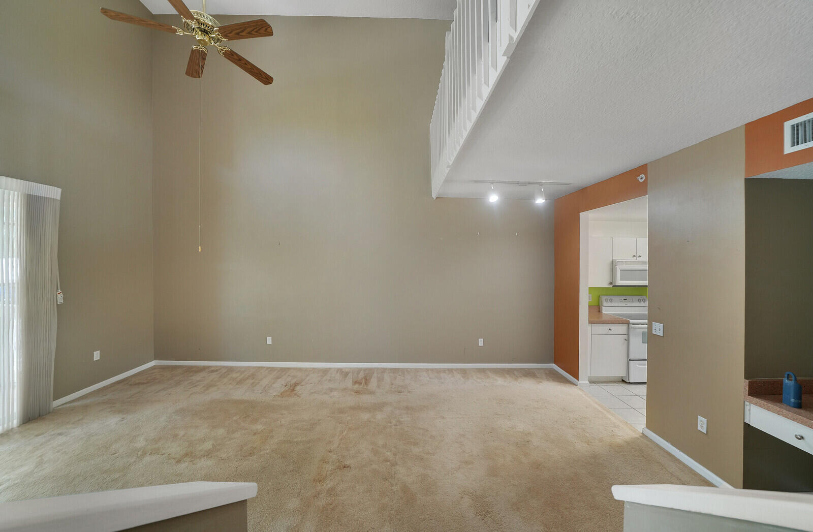 1054 University Boulevard 21 Property Photo 7