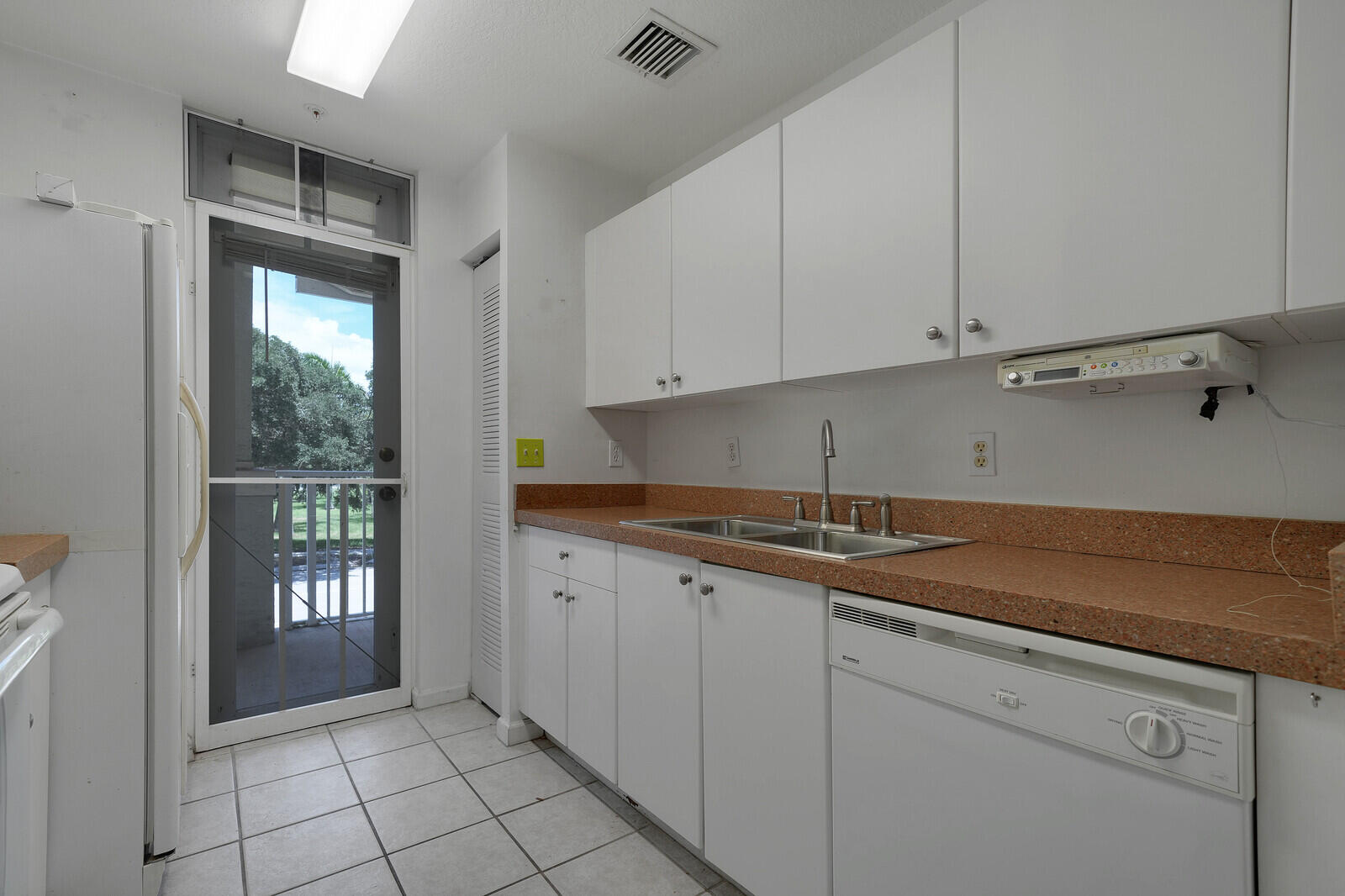 1054 University Boulevard 21 Property Photo 14