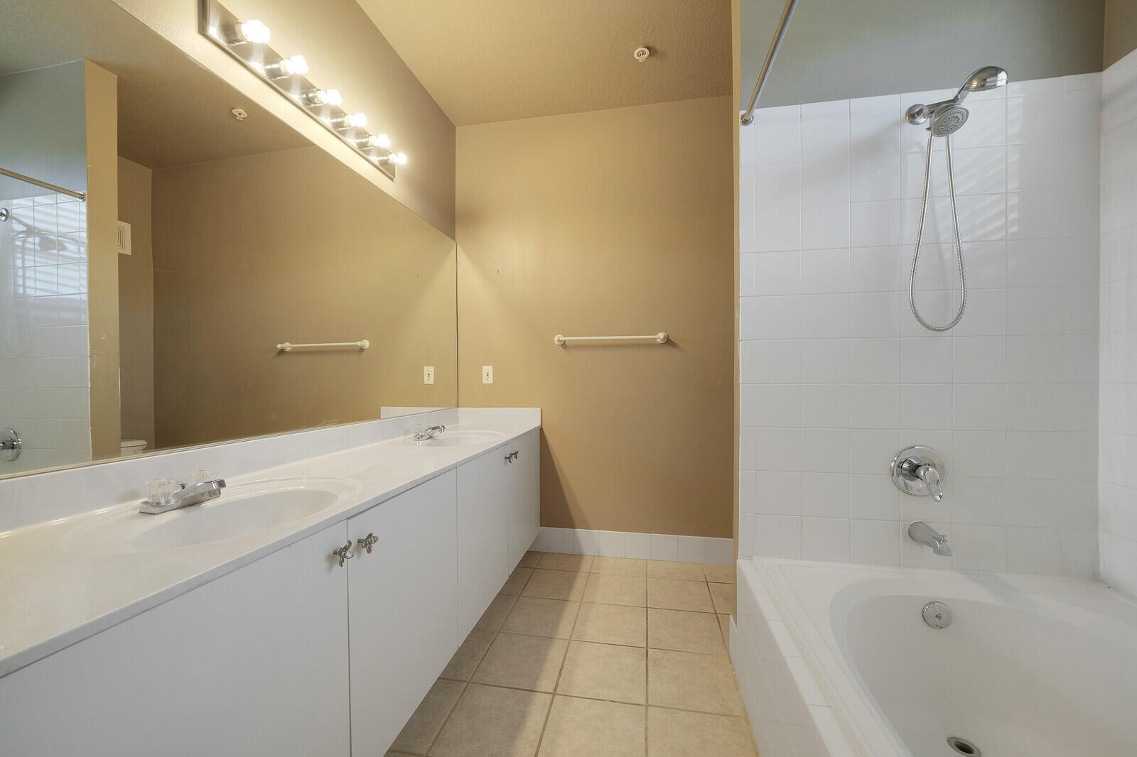1054 University Boulevard 21 Property Photo 19