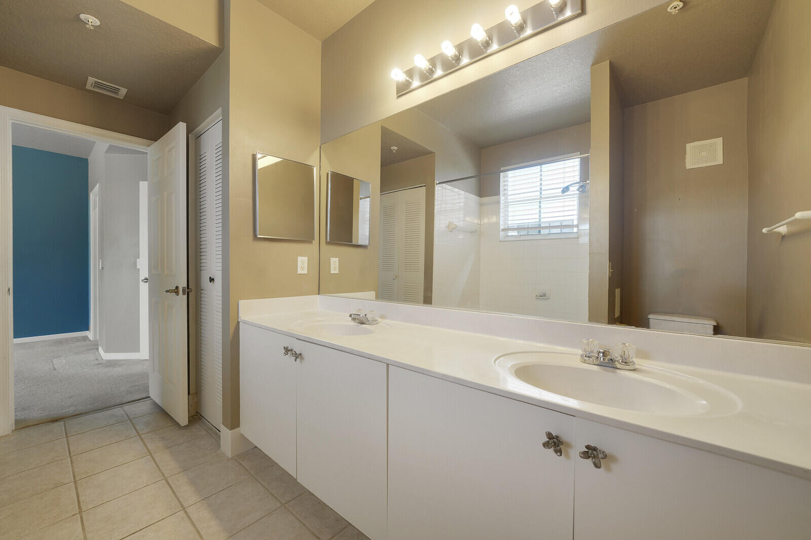 1054 University Boulevard 21 Property Photo 20