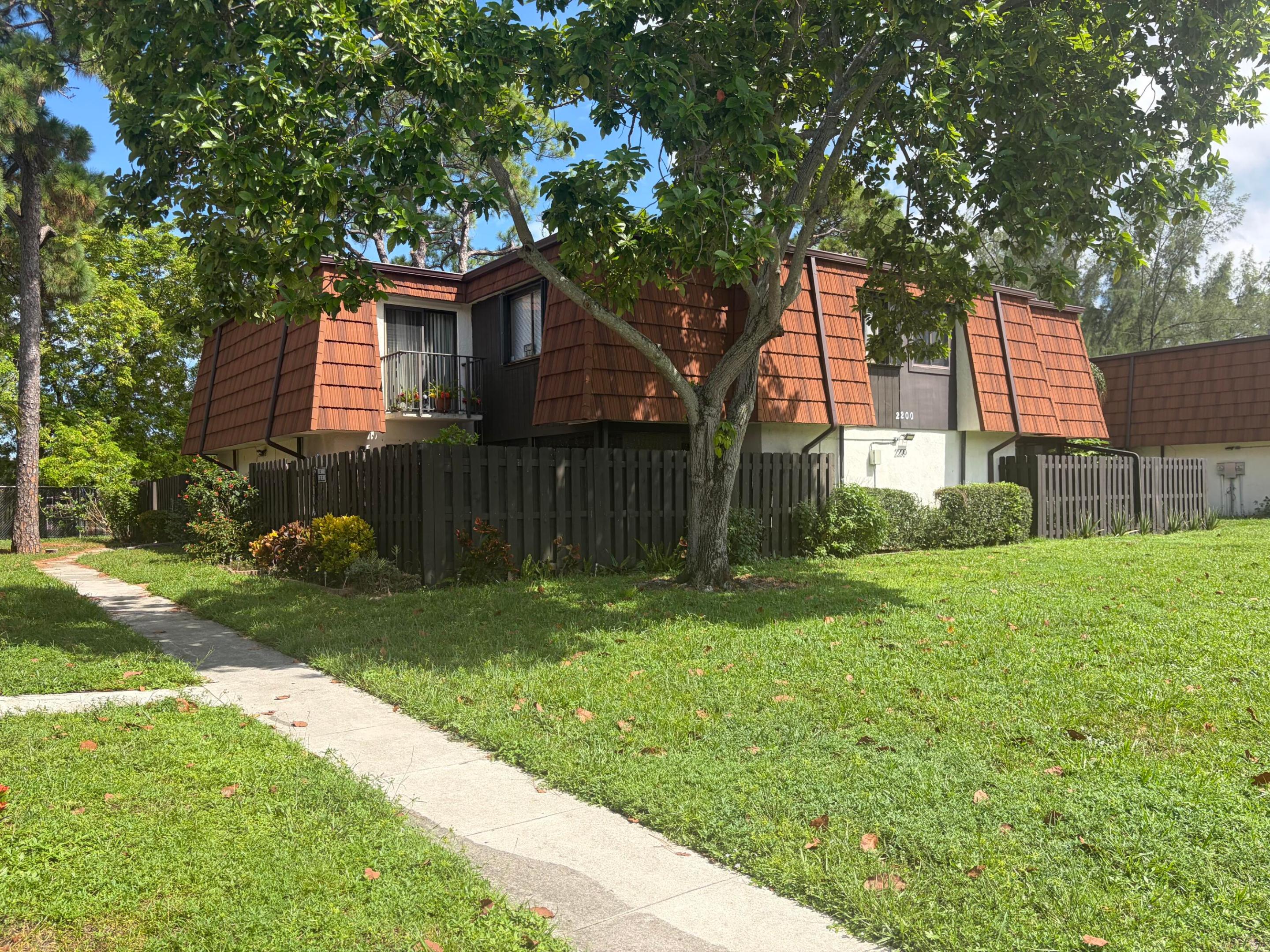 2200 White Pine Circle B Property Photo 1