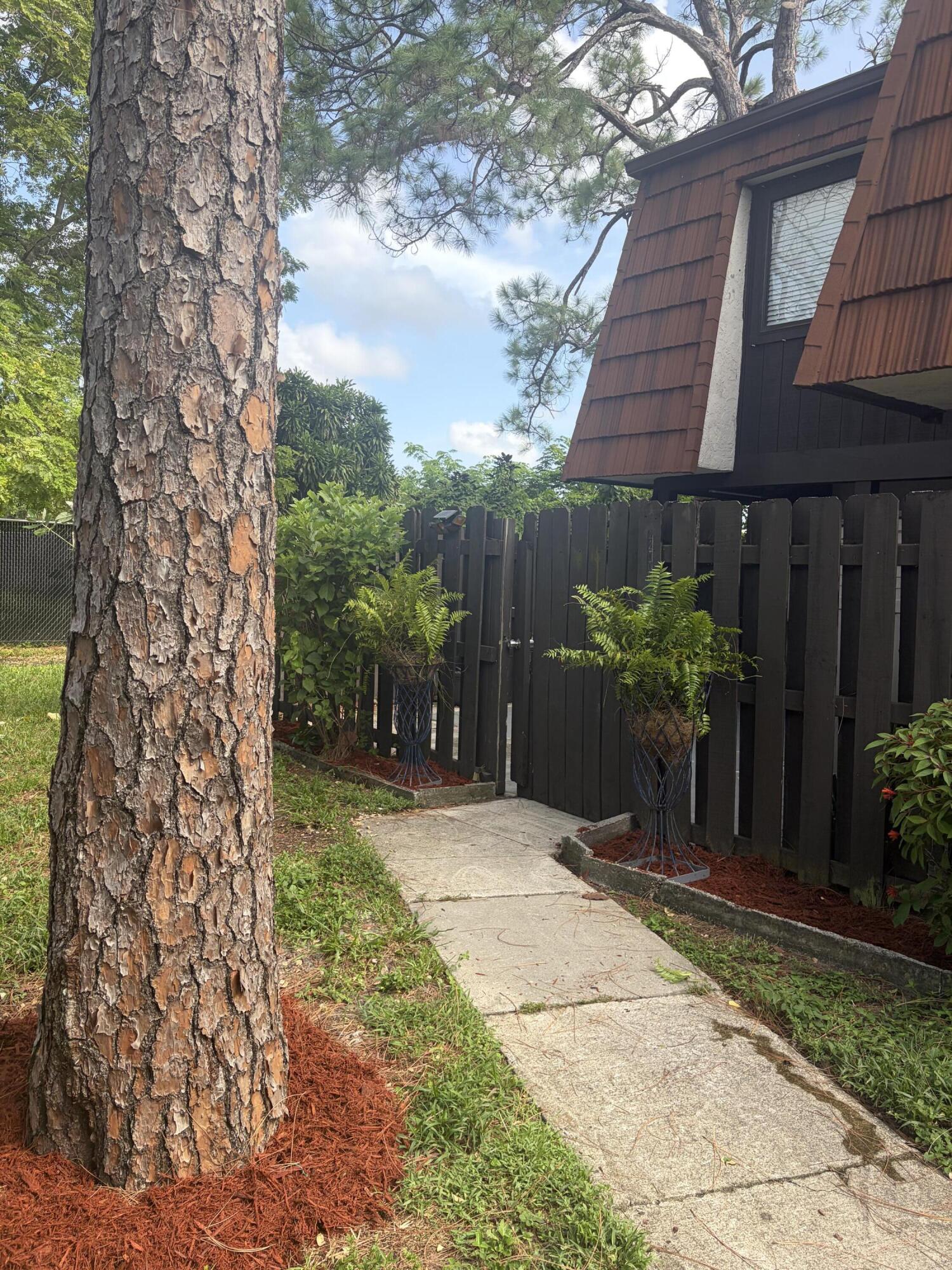 2200 White Pine Circle B Property Photo 3