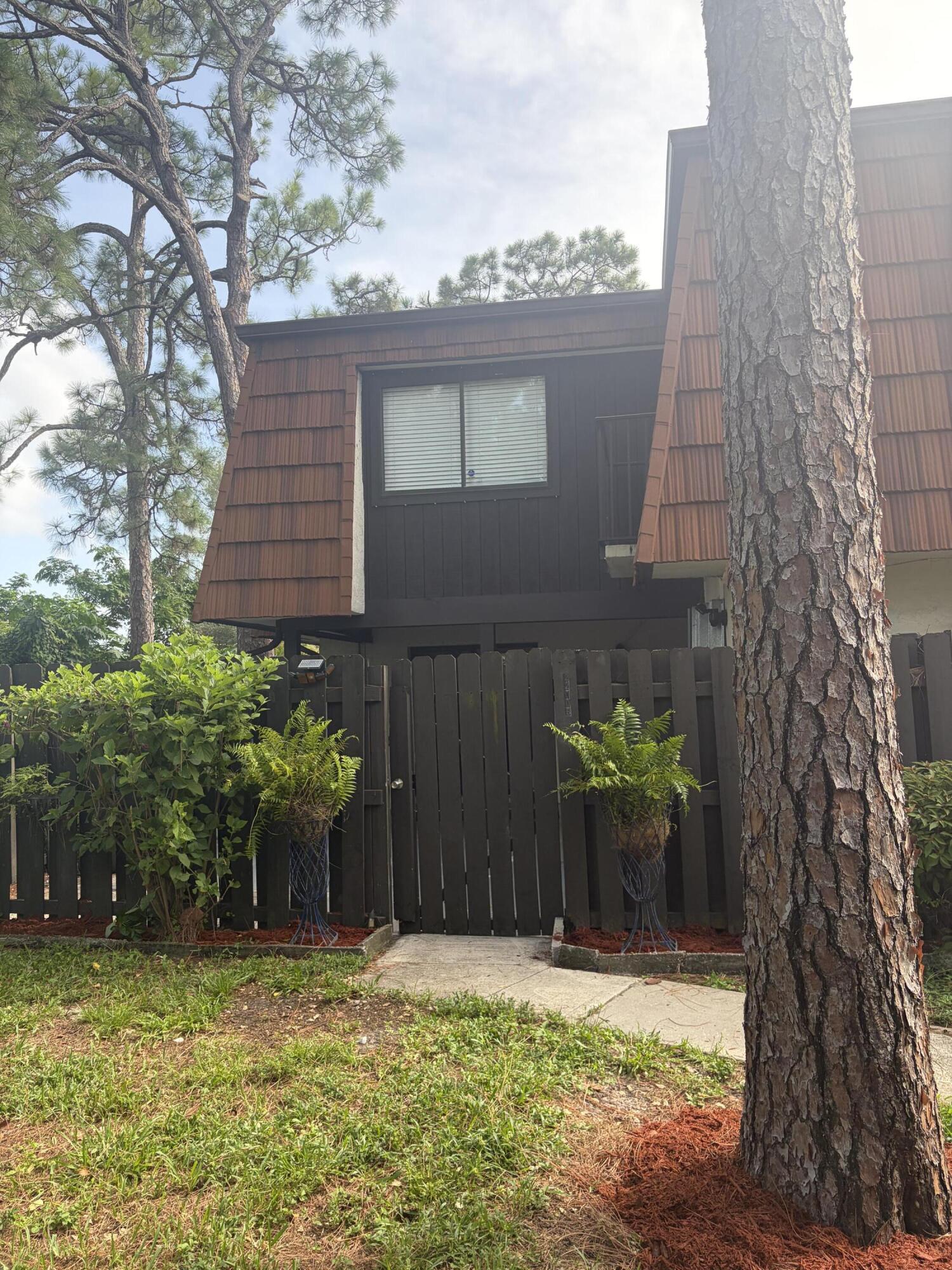 2200 White Pine Circle B Property Photo 4