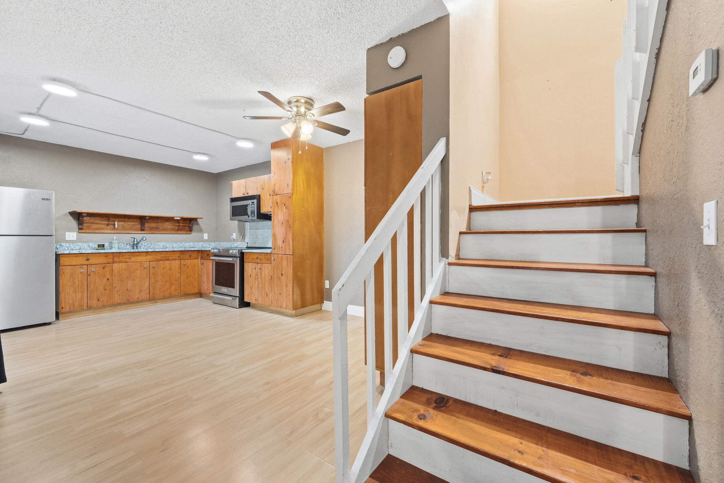 2200 White Pine Circle B Property Photo 7